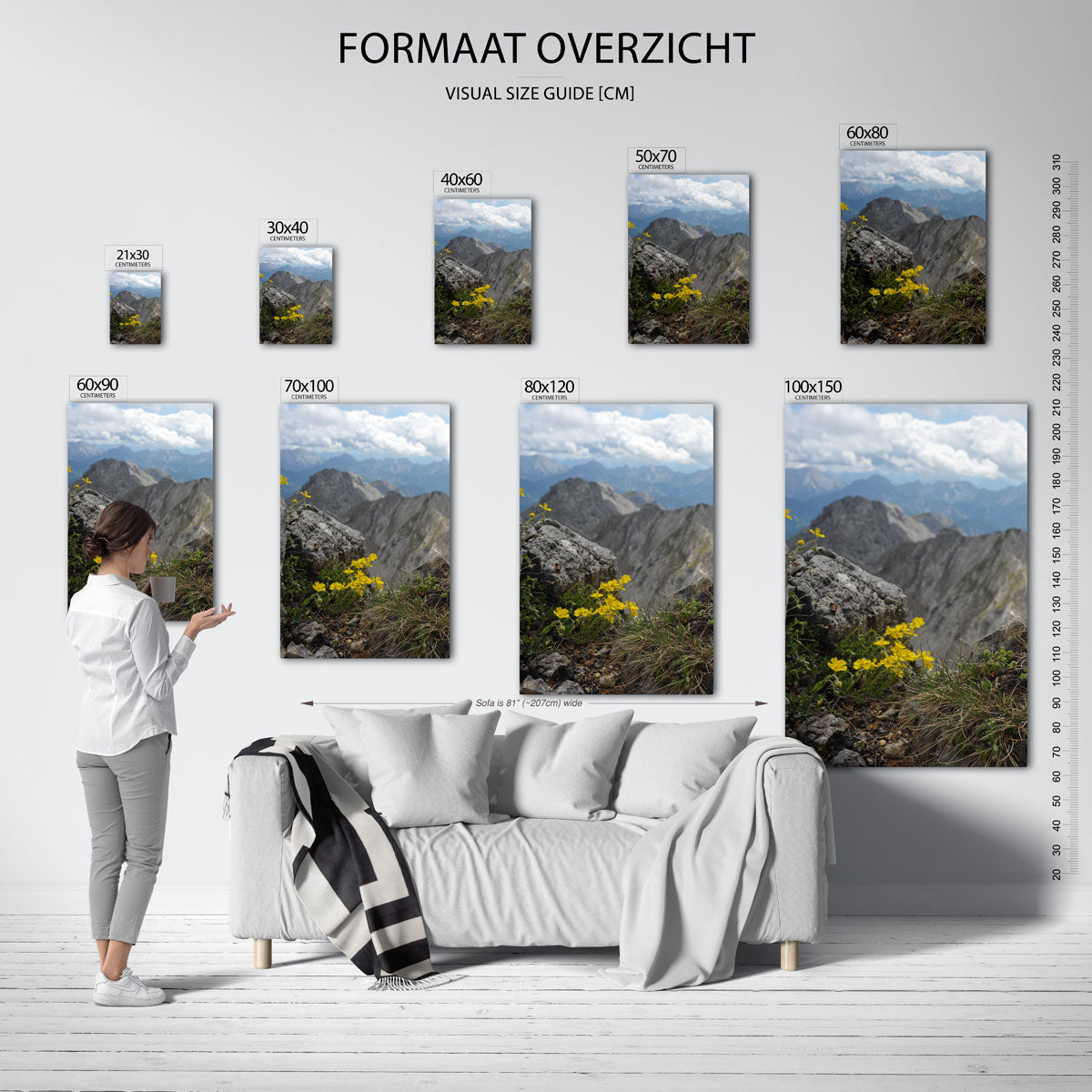 Berglandschap met bloemen poster – sfeerbeeld – een rotsachtig berglandschap met levendige gele bloemen op de voorgrond en