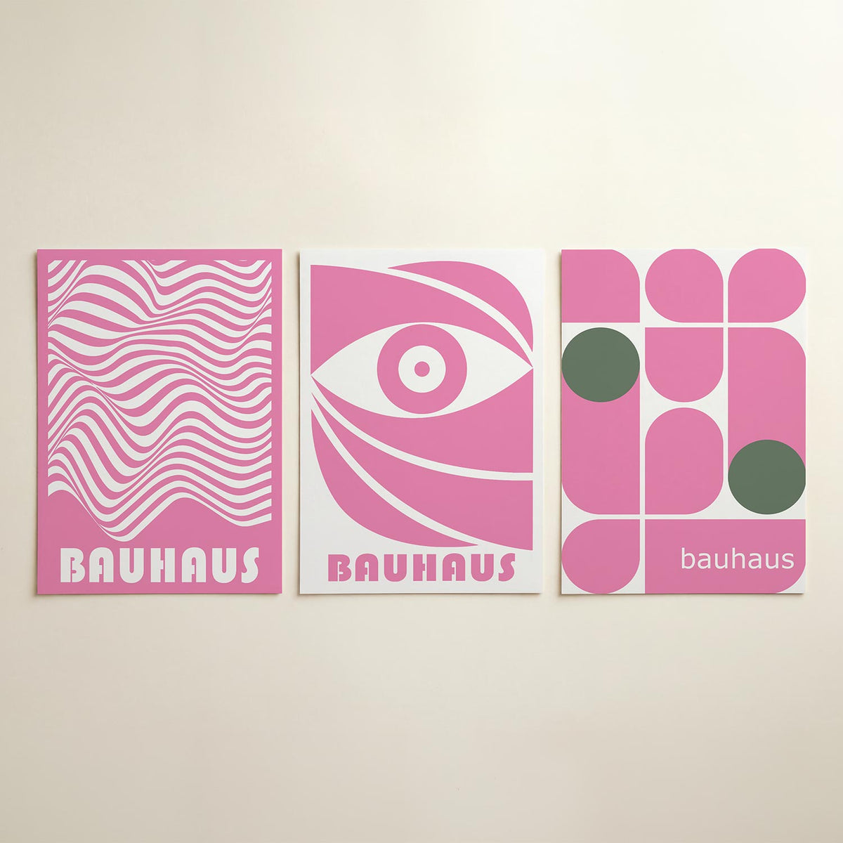 Golvend lijnenspel posterset – detailweergave – deze posterset in drie delen toont vloeiende, roze en witte lijnen die