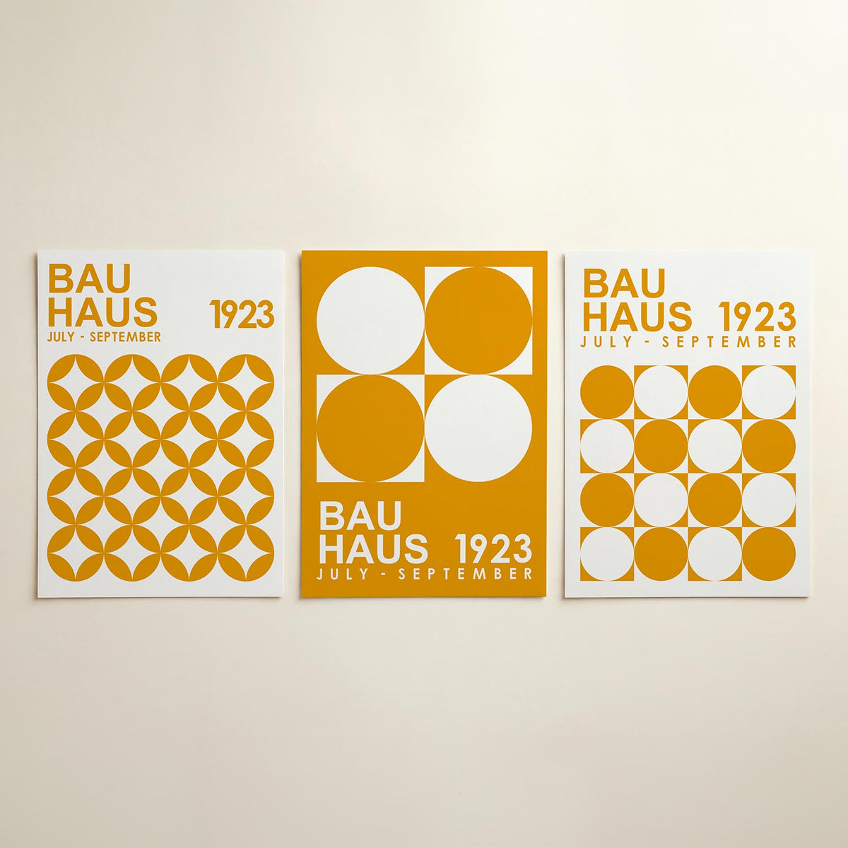 Cirkelpatroon en tekst posterset – detailweergave – deze posterset in drie delen toont een levendig patroon van oranje