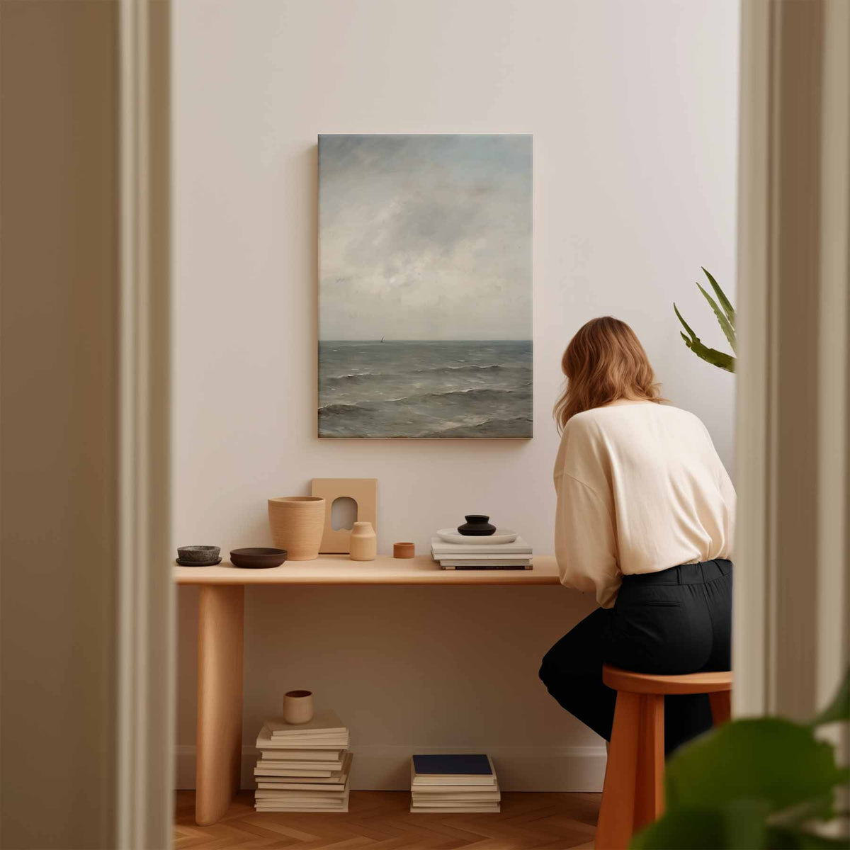 Rustige Zee onder Grijze Lucht – kunstwerk met zwarte baklijst