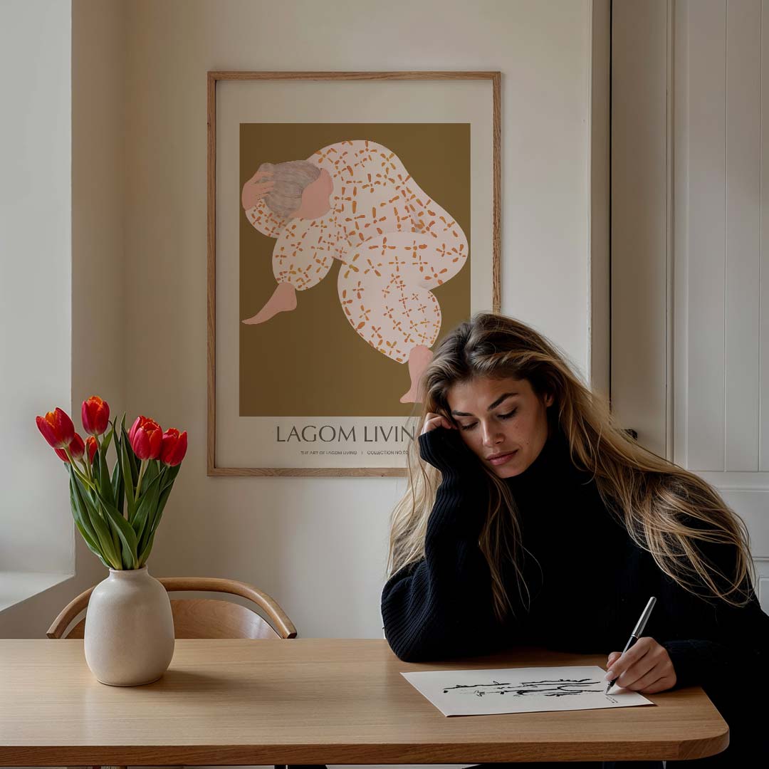 Lagom Living Art – staande vrouwelijke wanddecoratie van WallArtistic