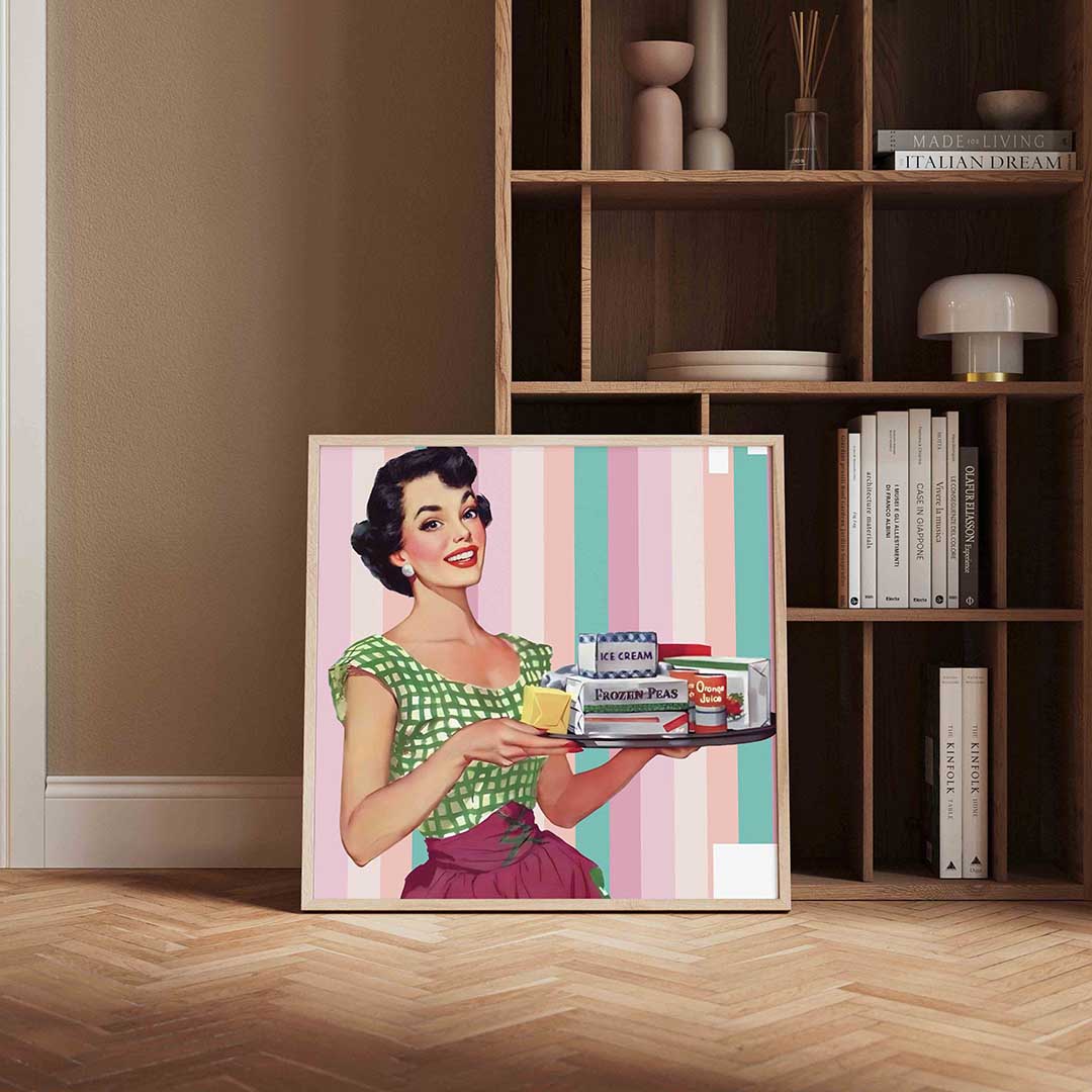 Vrouw met dienblad – kleurrijke Pop Art poster in vierkant formaat