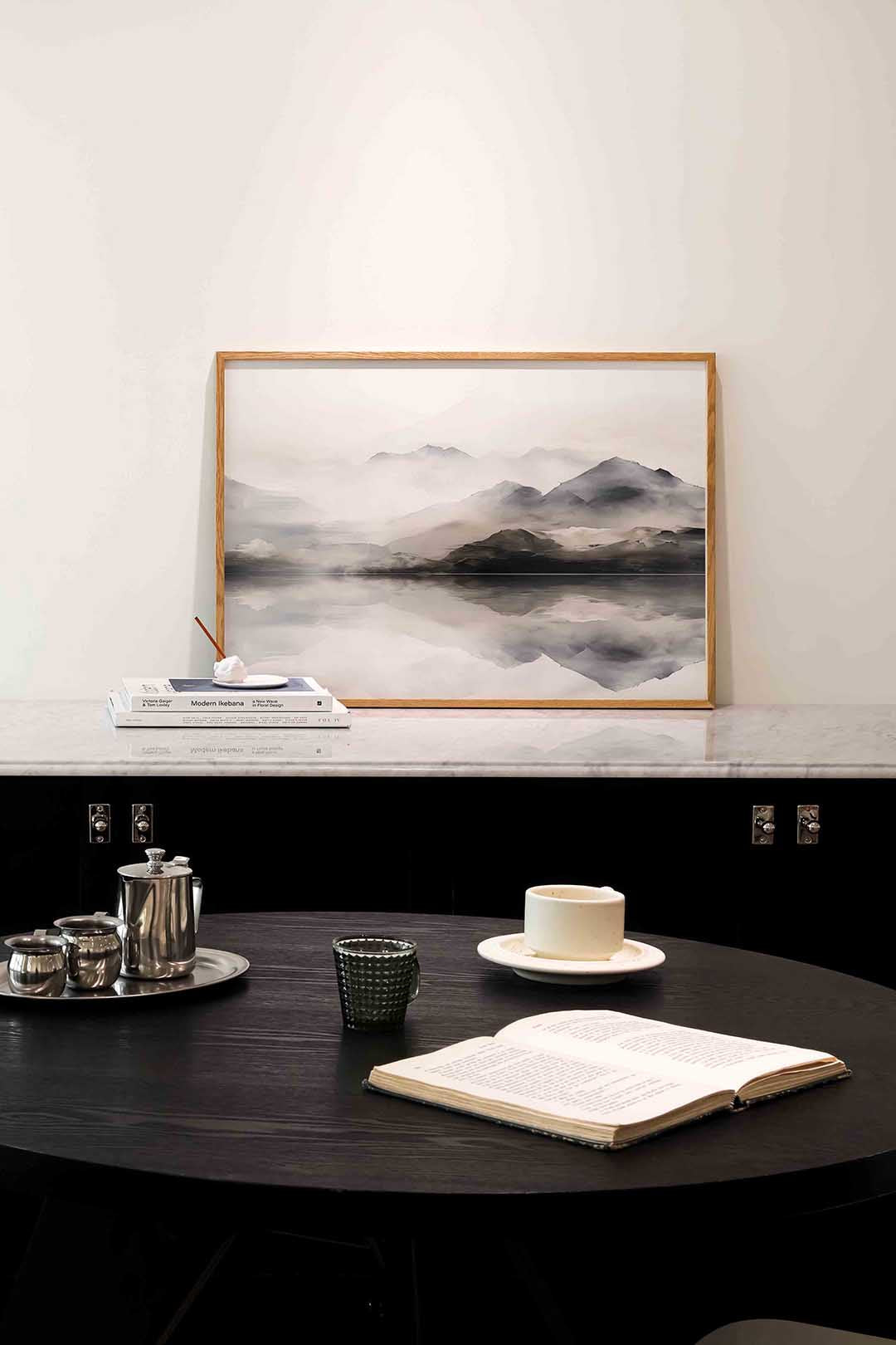 Berglandschap met reflectie – abstracte poster in liggend formaat