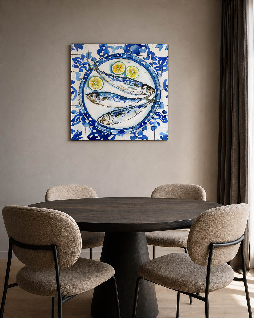 Vissen en citrus kunstwerk – vierkante wanddecoratie – dit werk toont drie vissen op een bord met schijfjes citrus. Blauwe