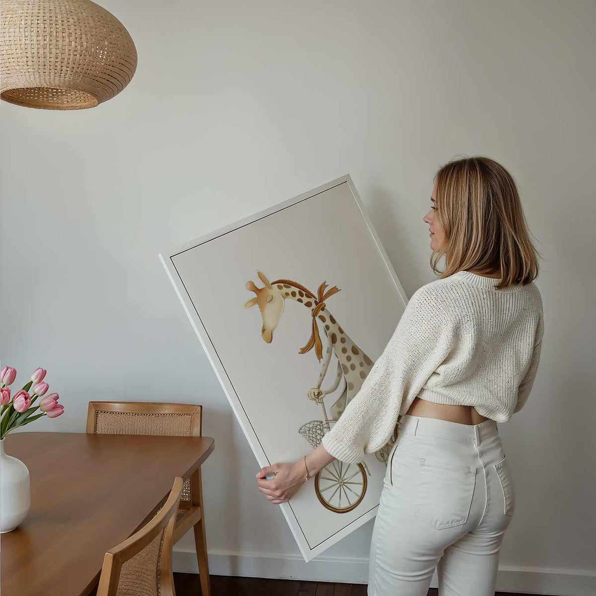 Dromerige Giraffe op Fiets – kids poster als vrolijke staande wanddecoratie