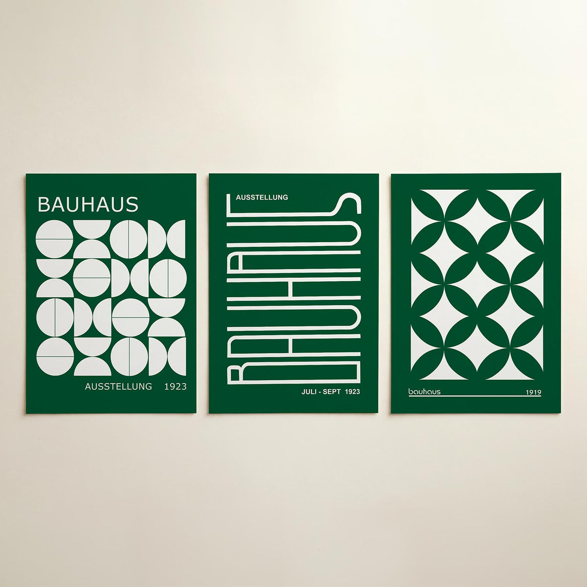 Vorm en ritme posterset – detailweergave – deze posterset in drie delen toont een speelse ordening van witte geometrische