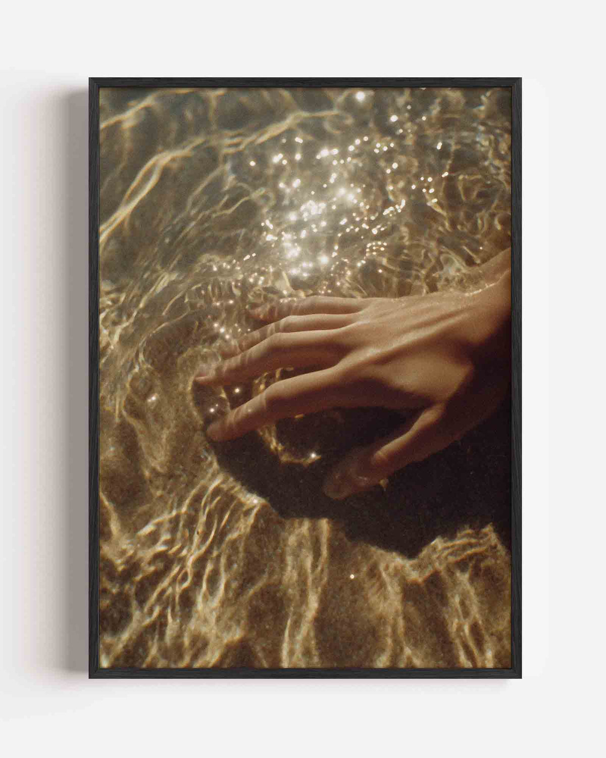 Hand in water – natuur portret poster als wanddecoratie