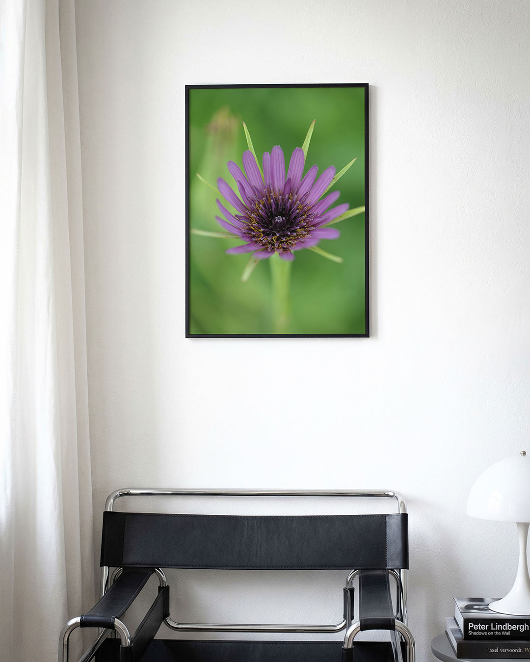 Paarse bloem close up poster – derde productweergave – deze poster toont een gedetailleerde close-up van een paarse bloem
