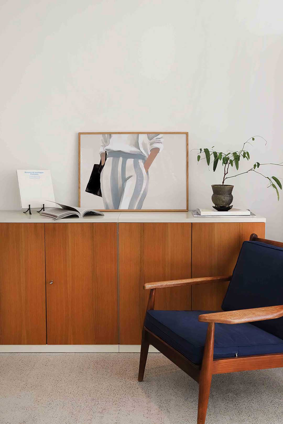 Modefiguur met tas – moderne landscape wanddecoratie van WallArtistic