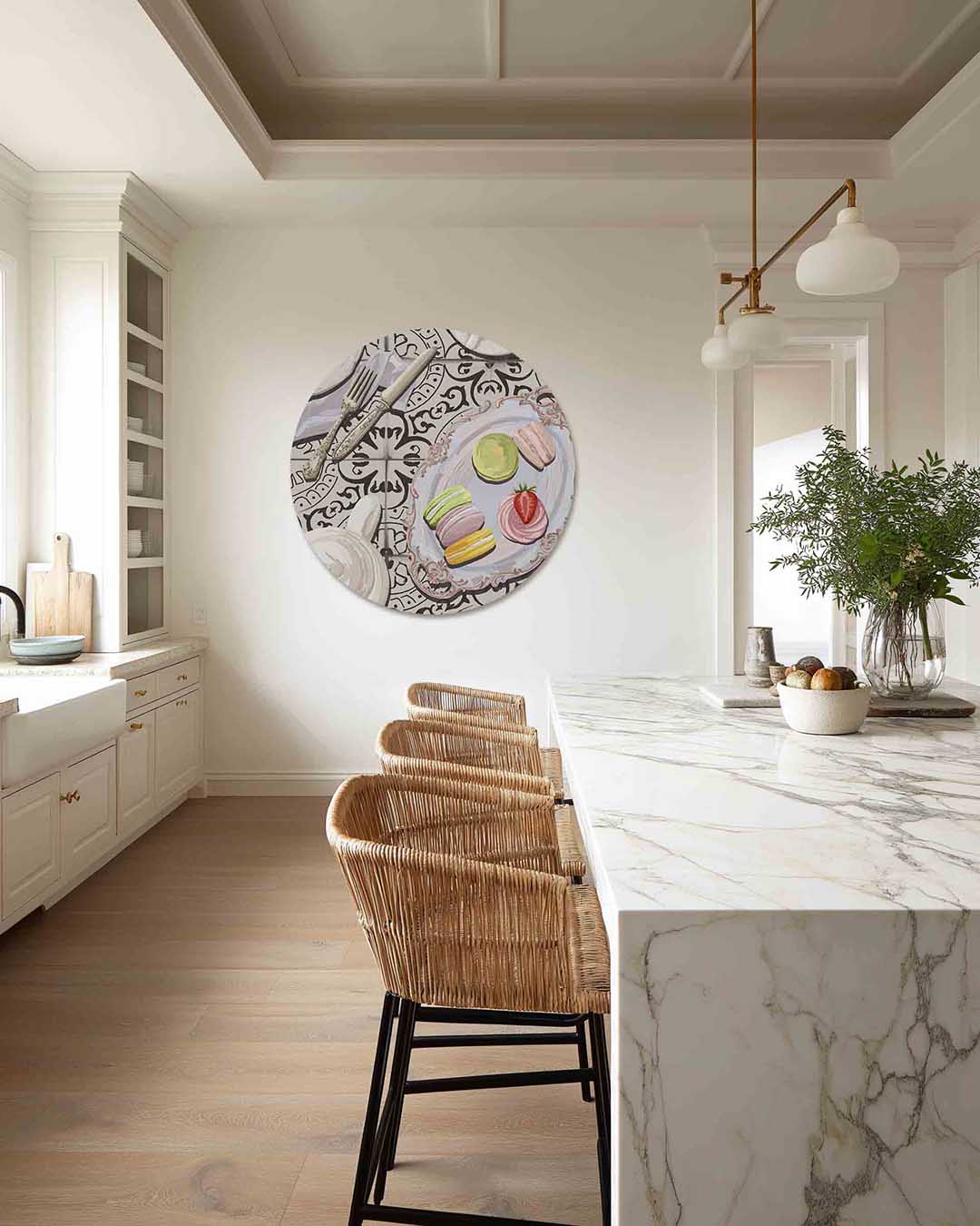 Macarons en theeservies – abstracte muurcirkel als ronde wanddecoratie