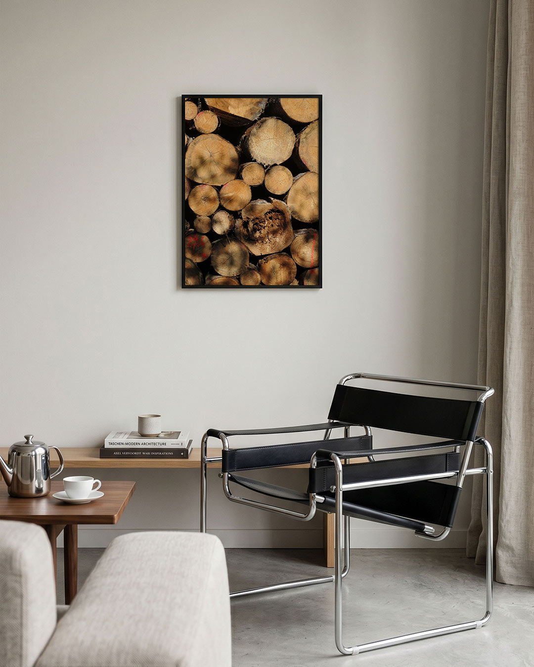 Houtstapel textuur poster – tweede productweergave – deze poster toont een stapel boomstammen met zichtbare jaarringen en