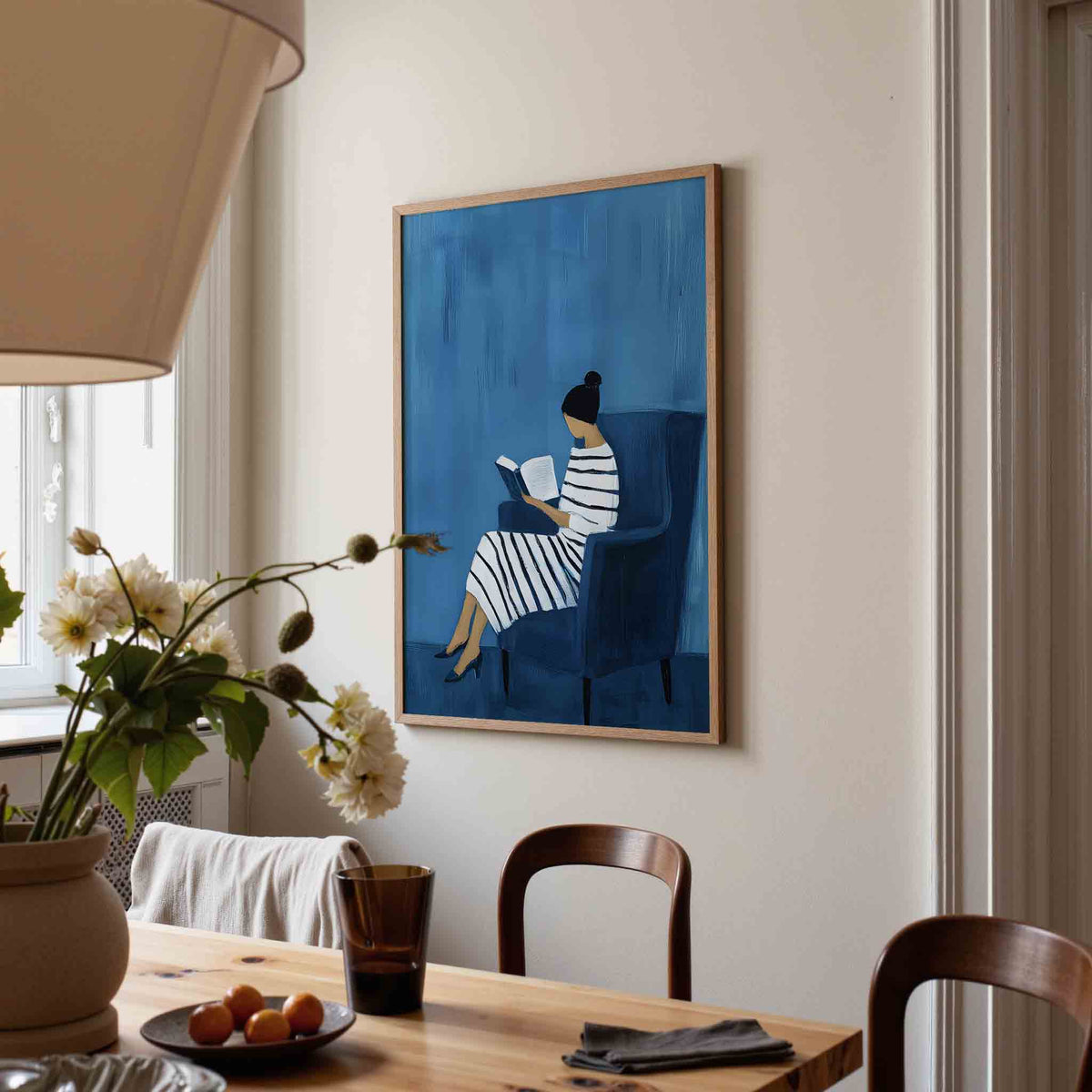 Lezende vrouw – eigentijdse illustratie poster in staand formaat