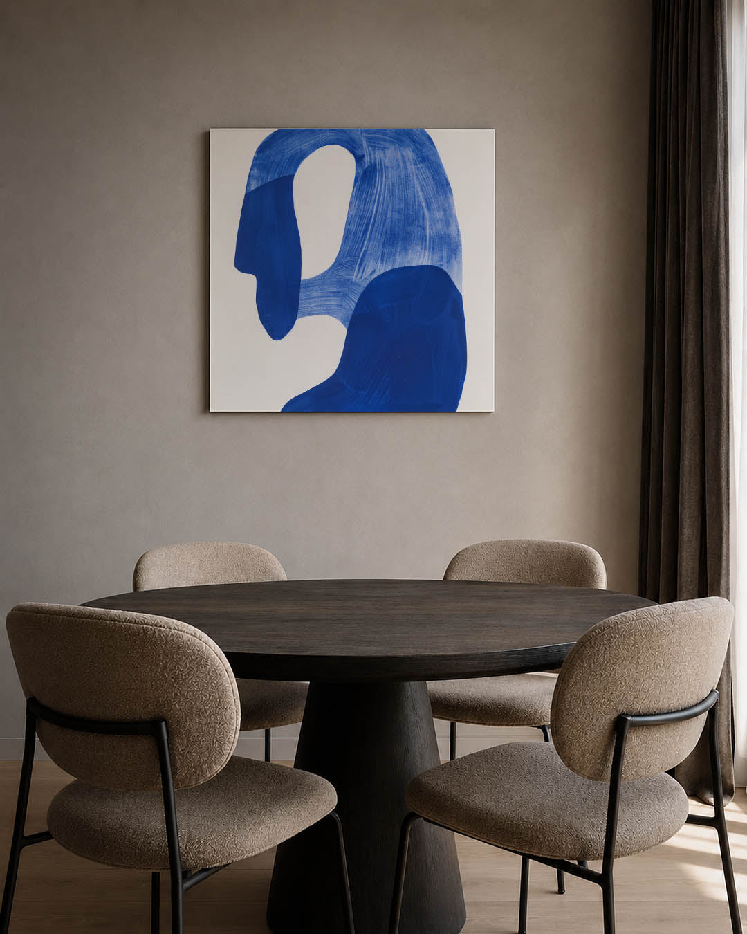Vloeiende blauwe vormen kunstwerk – tweede productweergave – dit werk toont vloeiende blauwe vormen op een witte achtergrond.