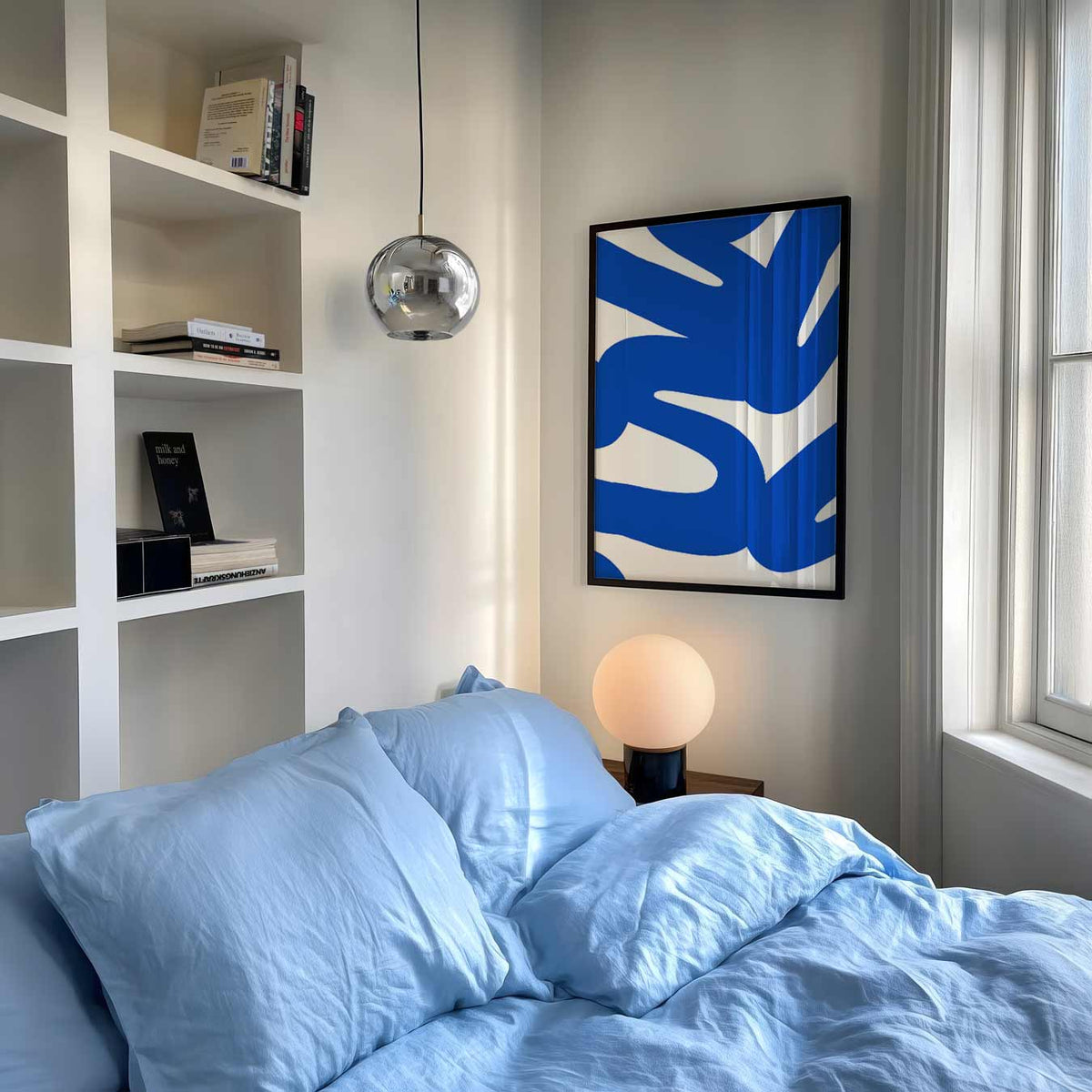 Abstracte Blauw-Witte Kunstposter – abstracte poster als moderne staande wanddecoratie
