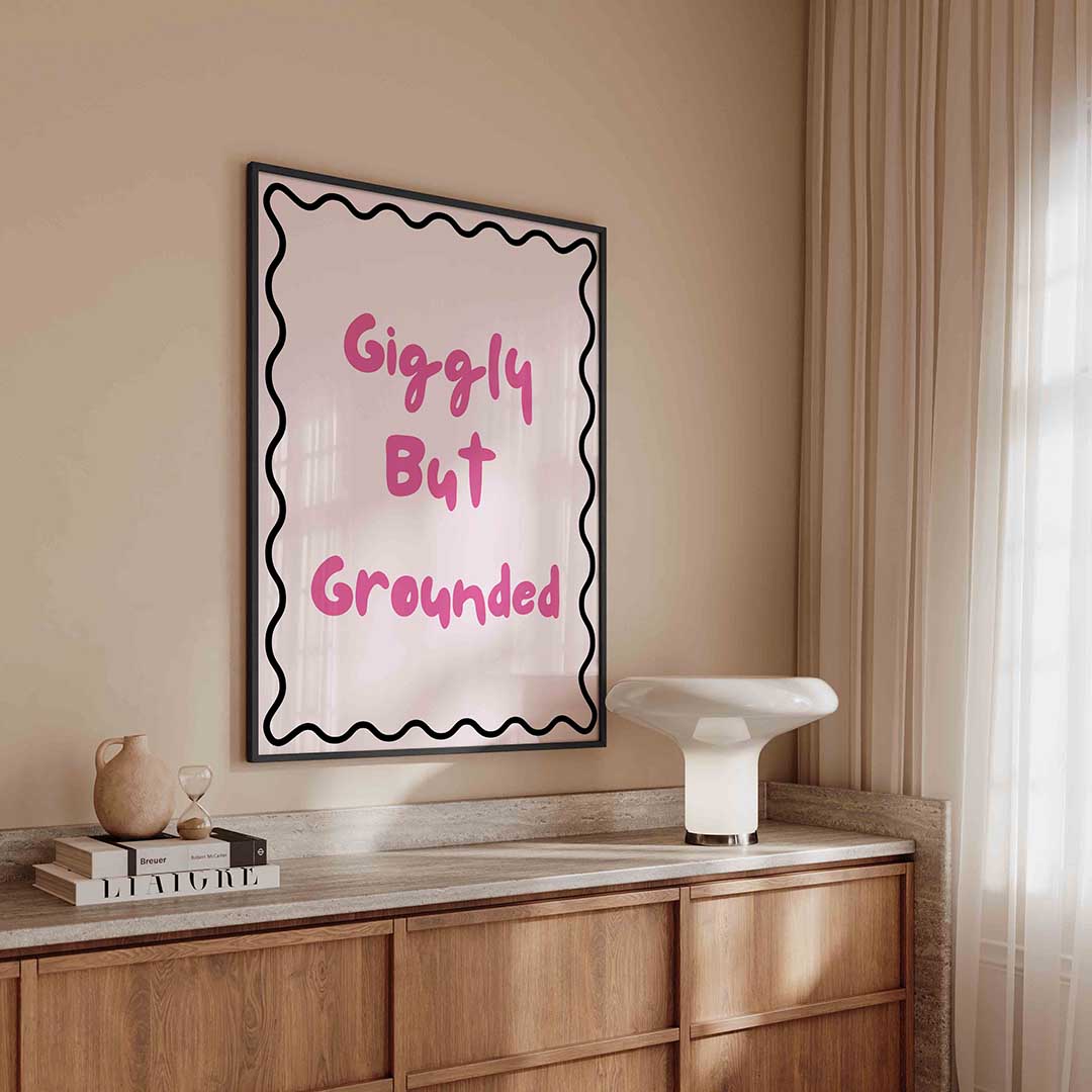 Giggly but grounded – kleurrijke Pop Art poster in staand formaat