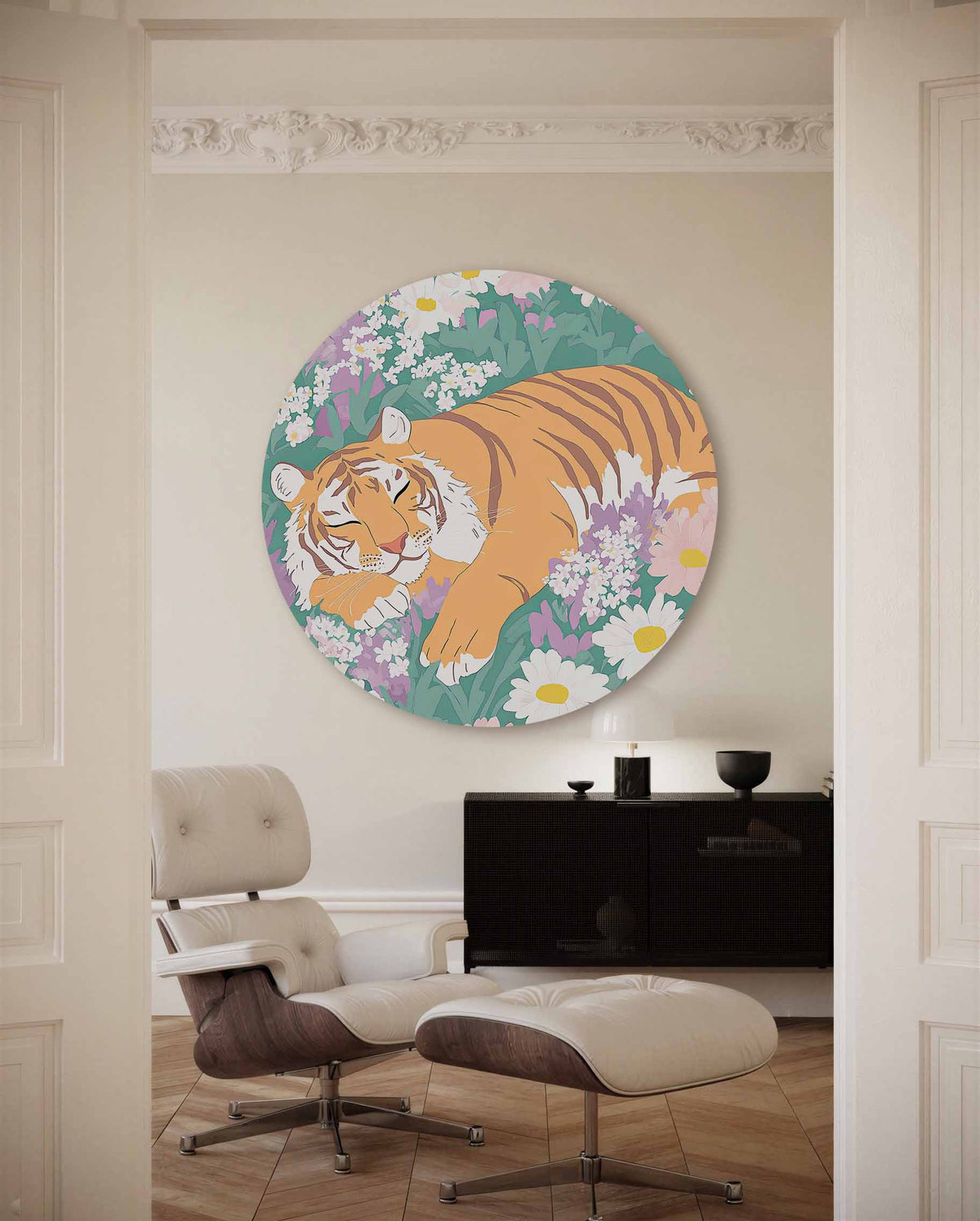 Slapende tijger in bloemen – illustratie muurcirkel als ronde muurdecoratie