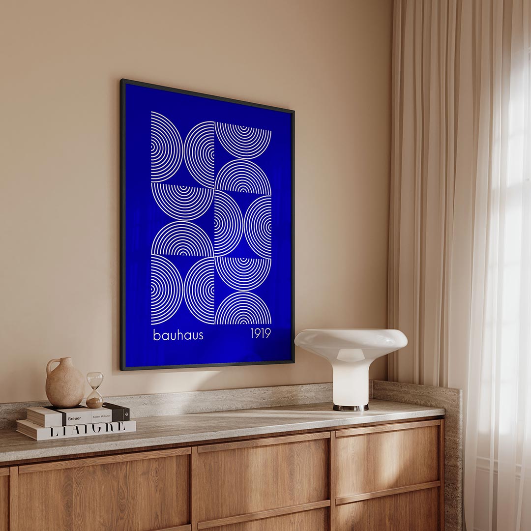 Cirkelpatronen blauw – geometrische Bauhaus poster in staand formaat