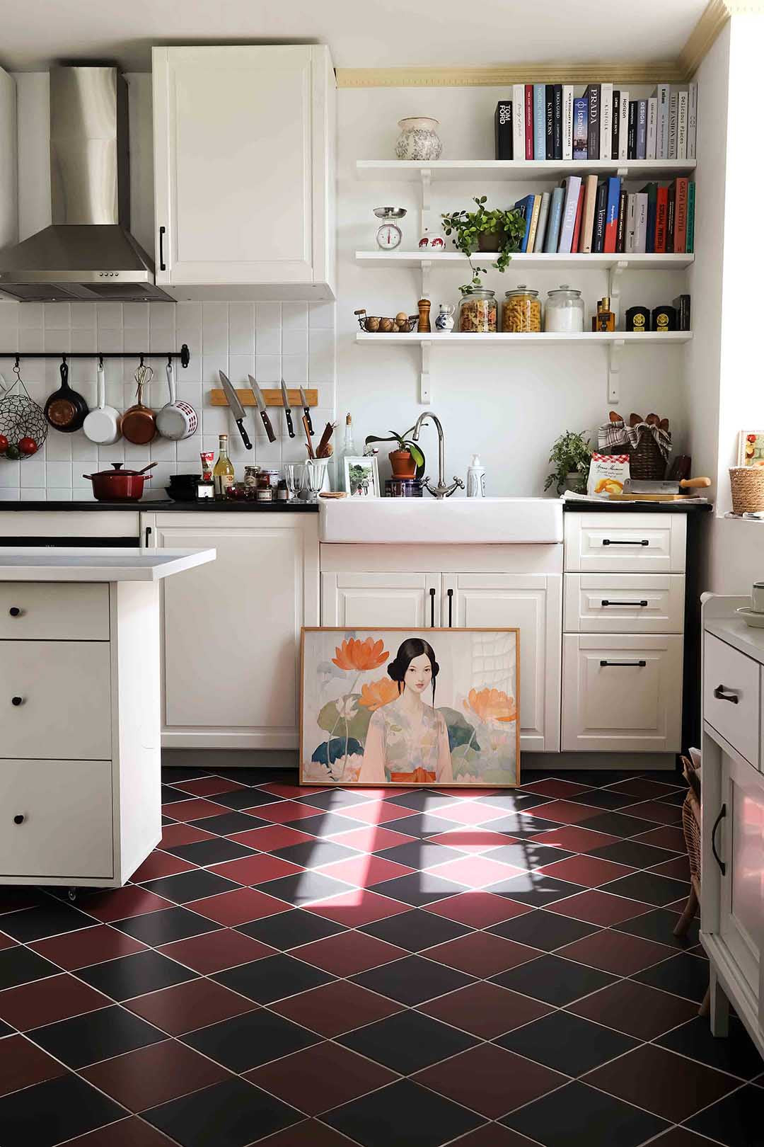 Vrouw met bloemen – liggende keuken wanddecoratie van WallArtistic