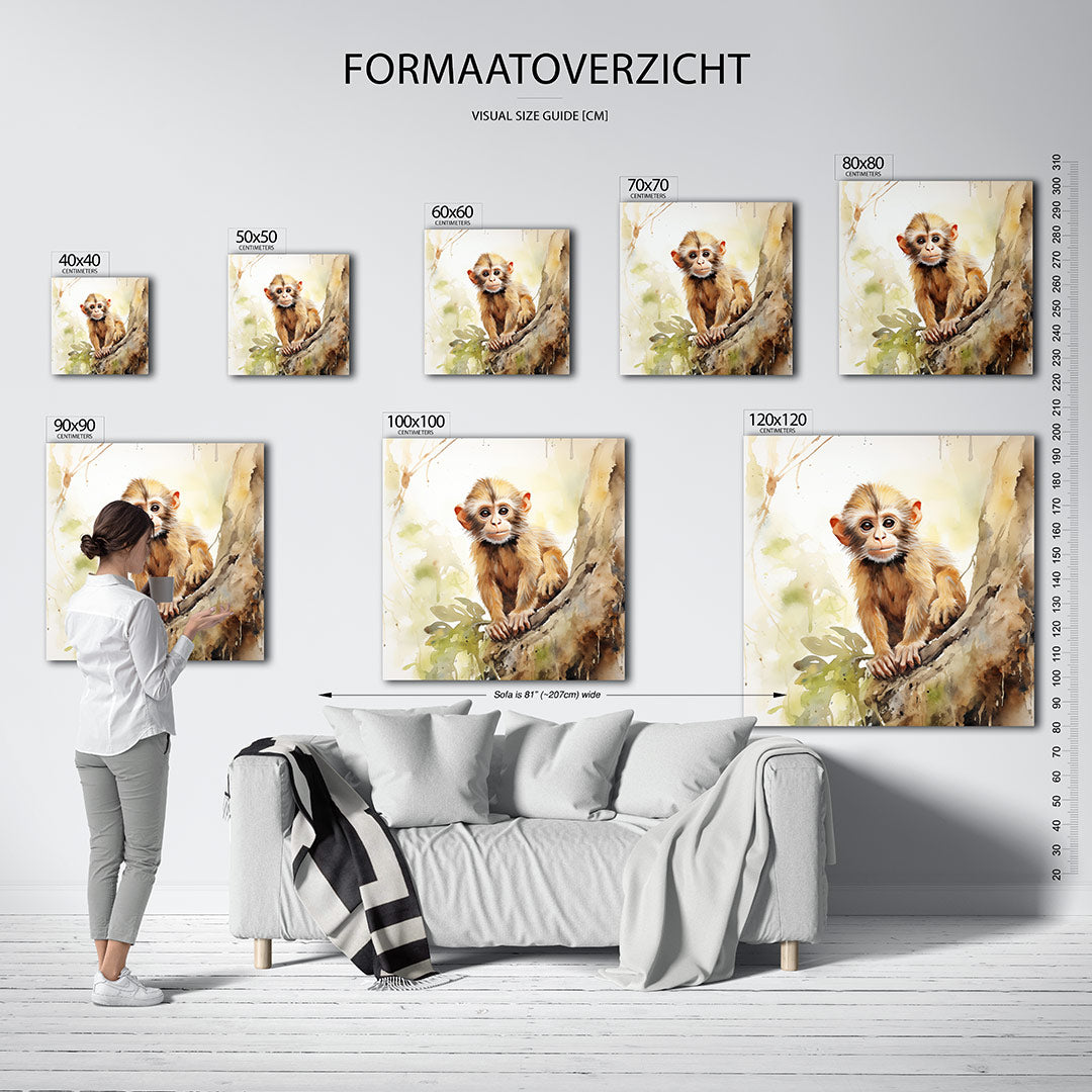 Jonge aap op boom kunstwerk – dit werk toont een jonge aap op een boomstam, omringd door zachte kleuren en vloeiende lijnen