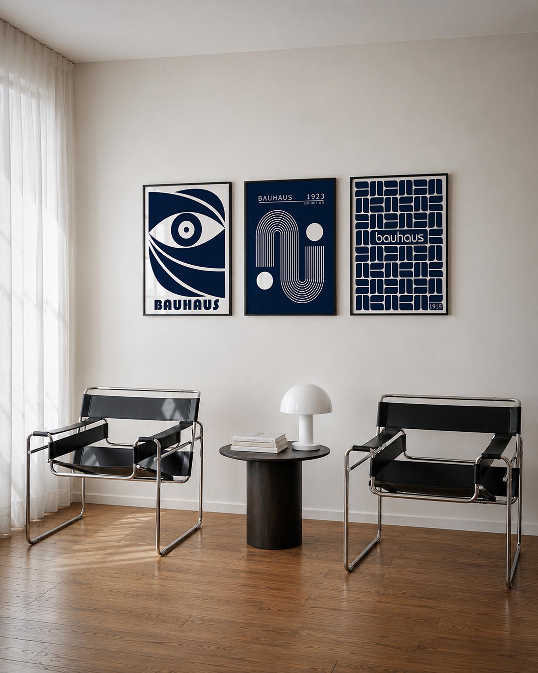 Oog en lijnen driedelige posterset – een donkerblauw oog met dynamische lijnen in een rechthoekige vorm. De compositie speelt