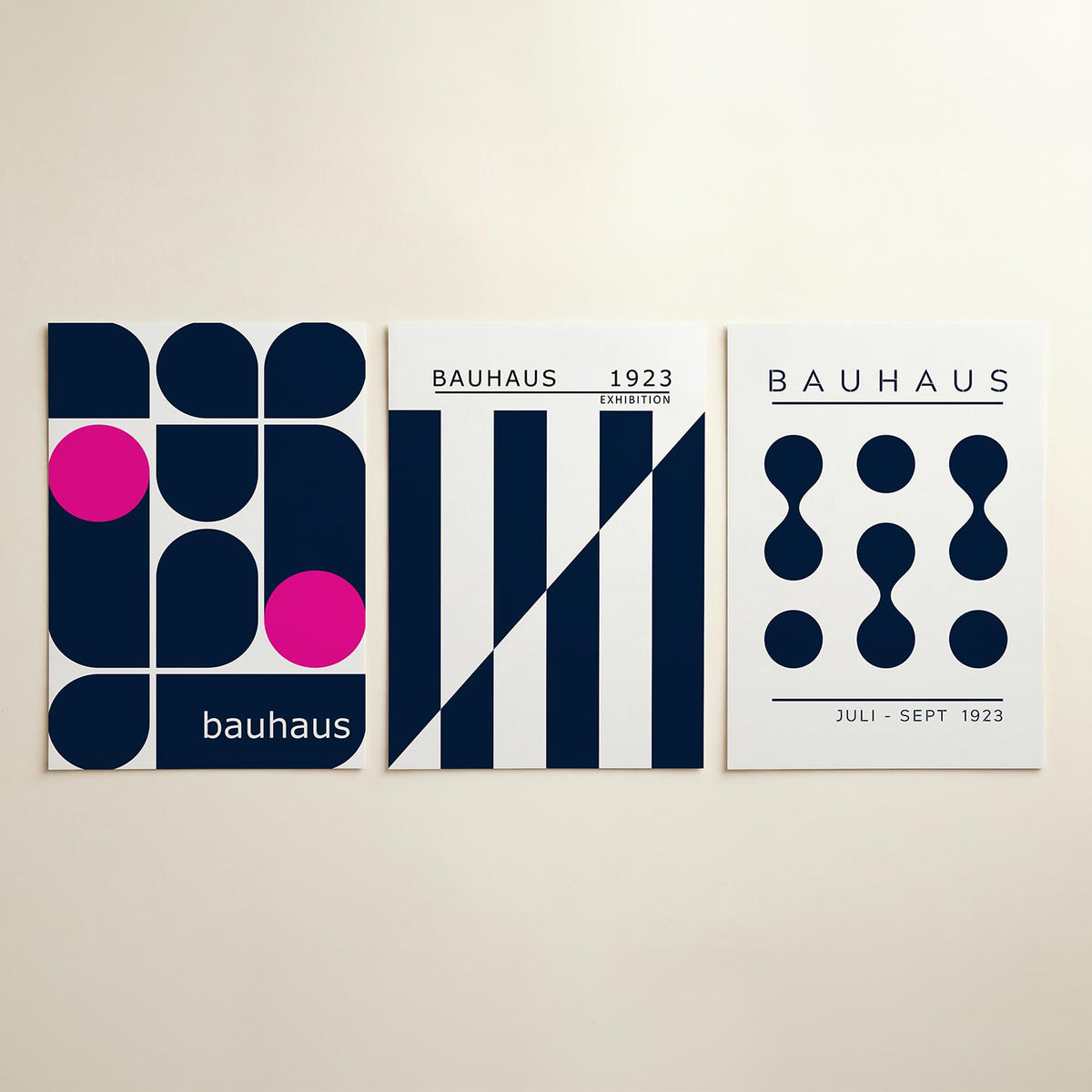 Vorm en kleur posterset – detailweergave – deze posterset in drie delen toont een speelse combinatie van donkerblauwe en