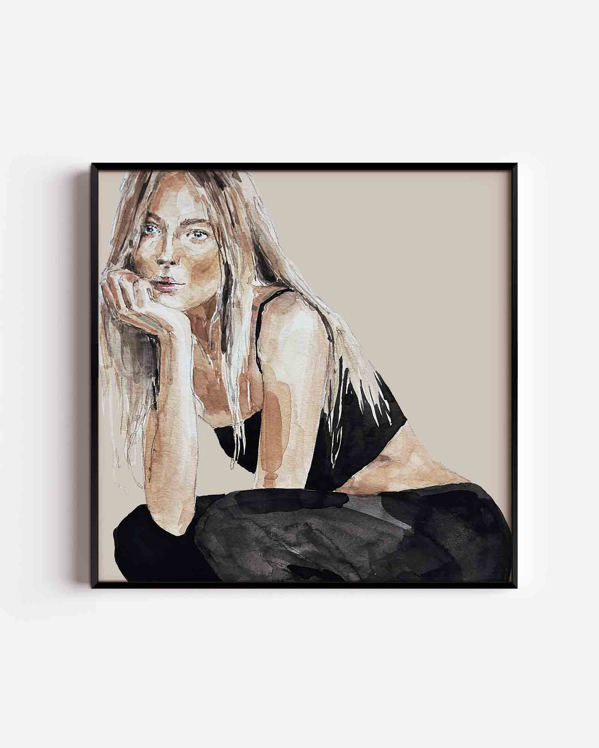 Vrouw in zwart top – vrouwelijk portret als vierkante poster