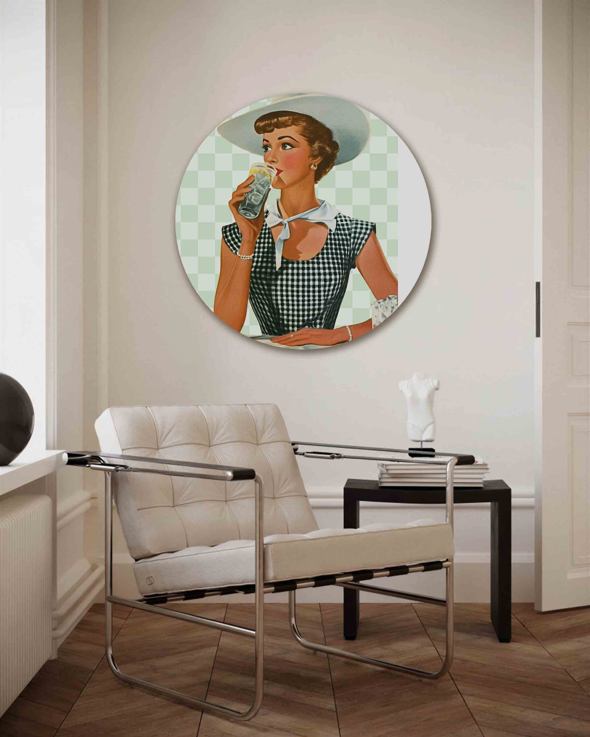 Vrouw met drankje – Pop Art muurcirkel als ronde wanddecoratie