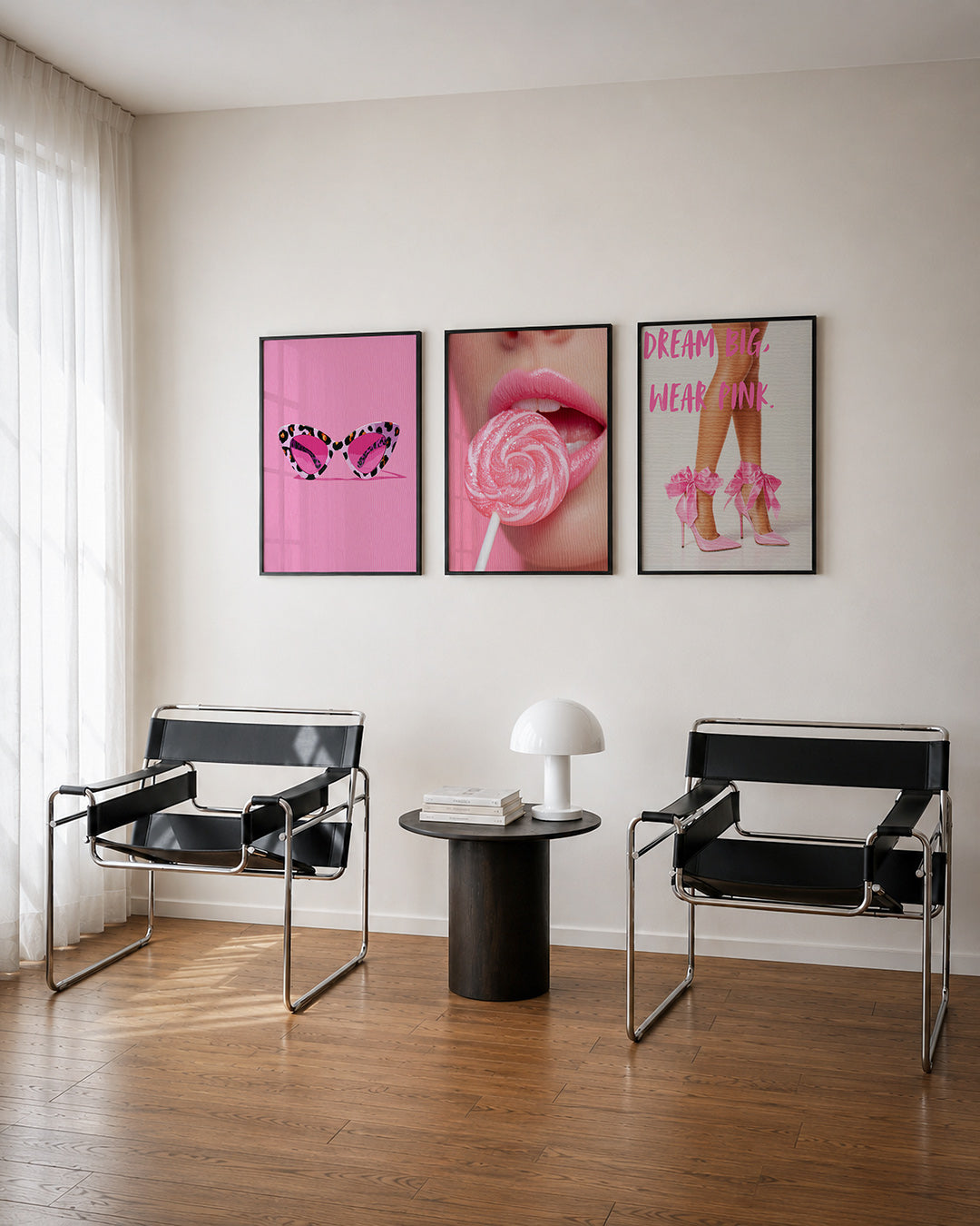 Roze zonnebril contrast driedelige posterset – een opvallende zonnebril met luipaardprint op een roze