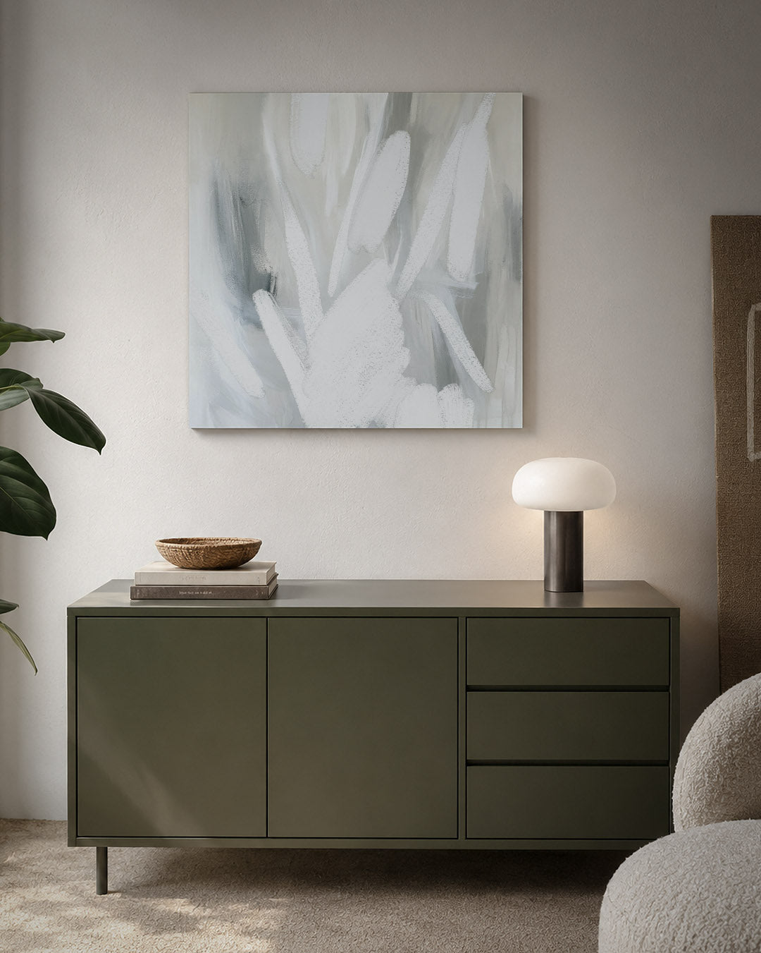 Zachte borstelstreken kunstwerk – detailweergave – dit werk toont vloeiende, zachte lijnen in een harmonie van wit en grijs.