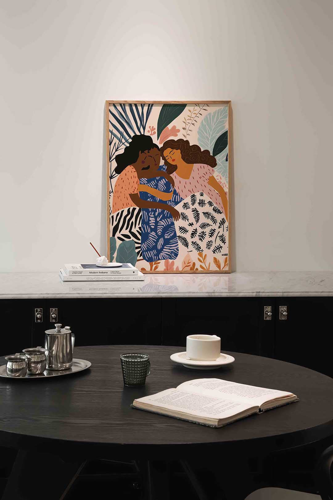 Drie figuren met bladeren – moderne poster in staand formaat