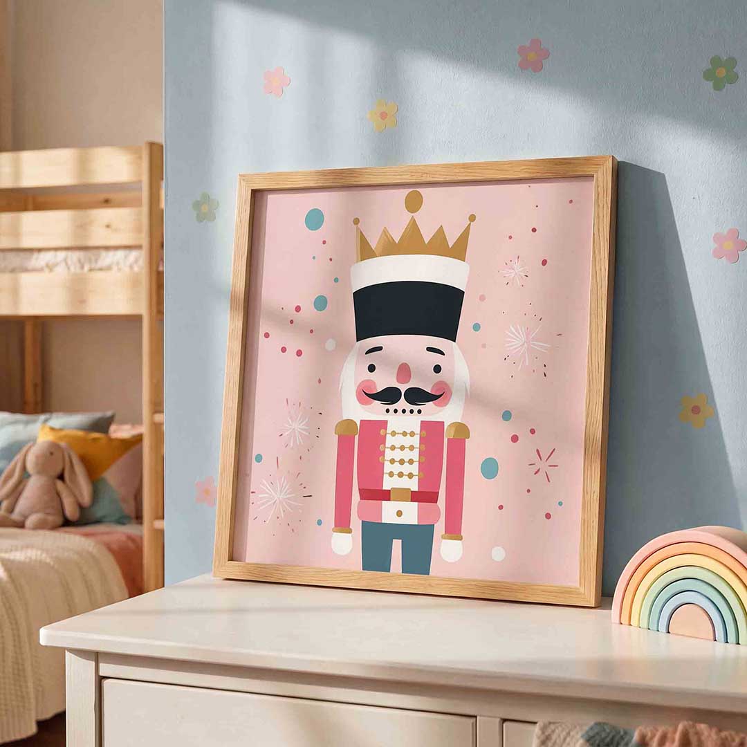 Notenkraakfiguur met kroon – speelse wandkunst als vierkante kinderposter