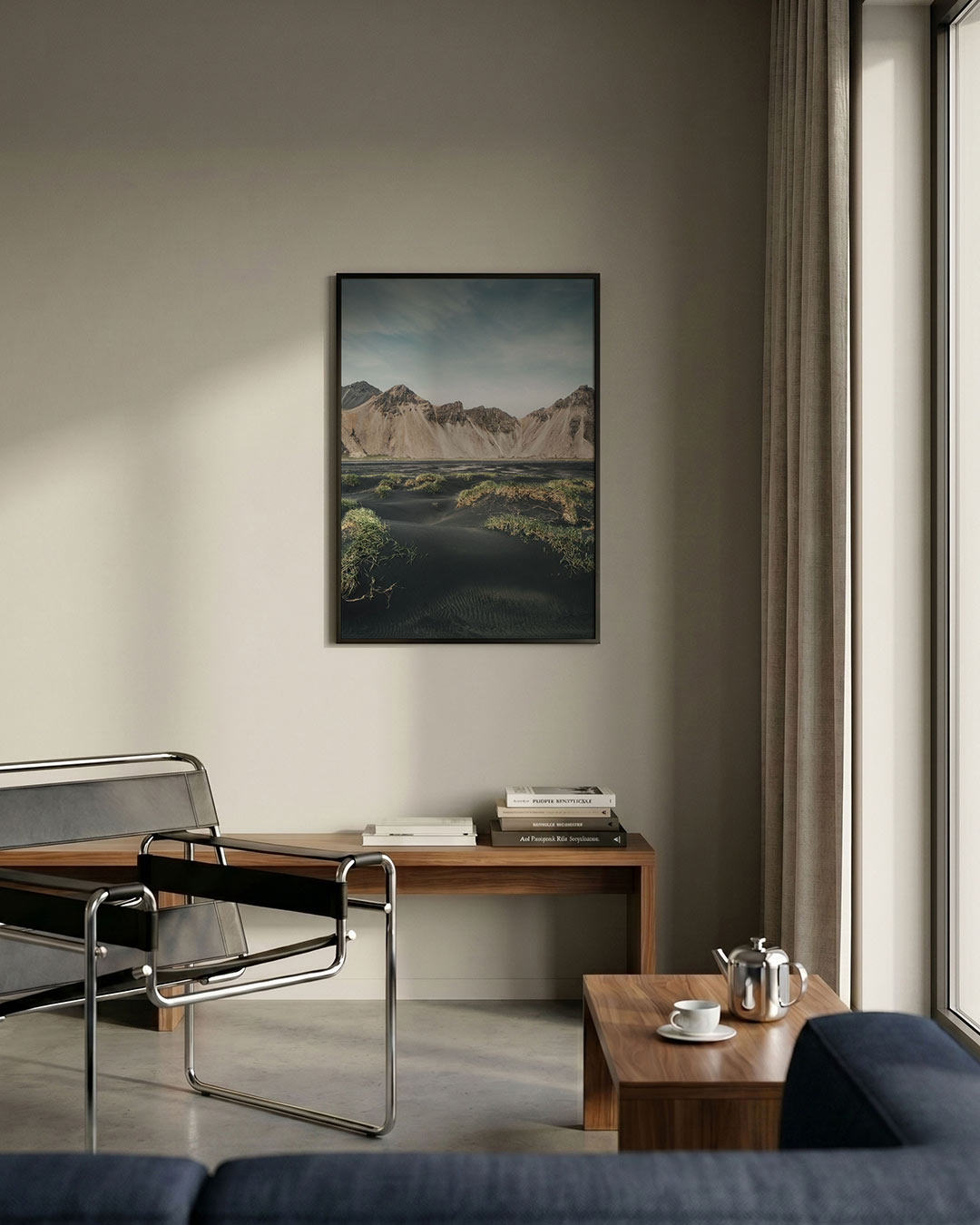 Berglandschap met zand poster – detailweergave – deze poster toont een indrukwekkend berglandschap met donkere zandduinen en