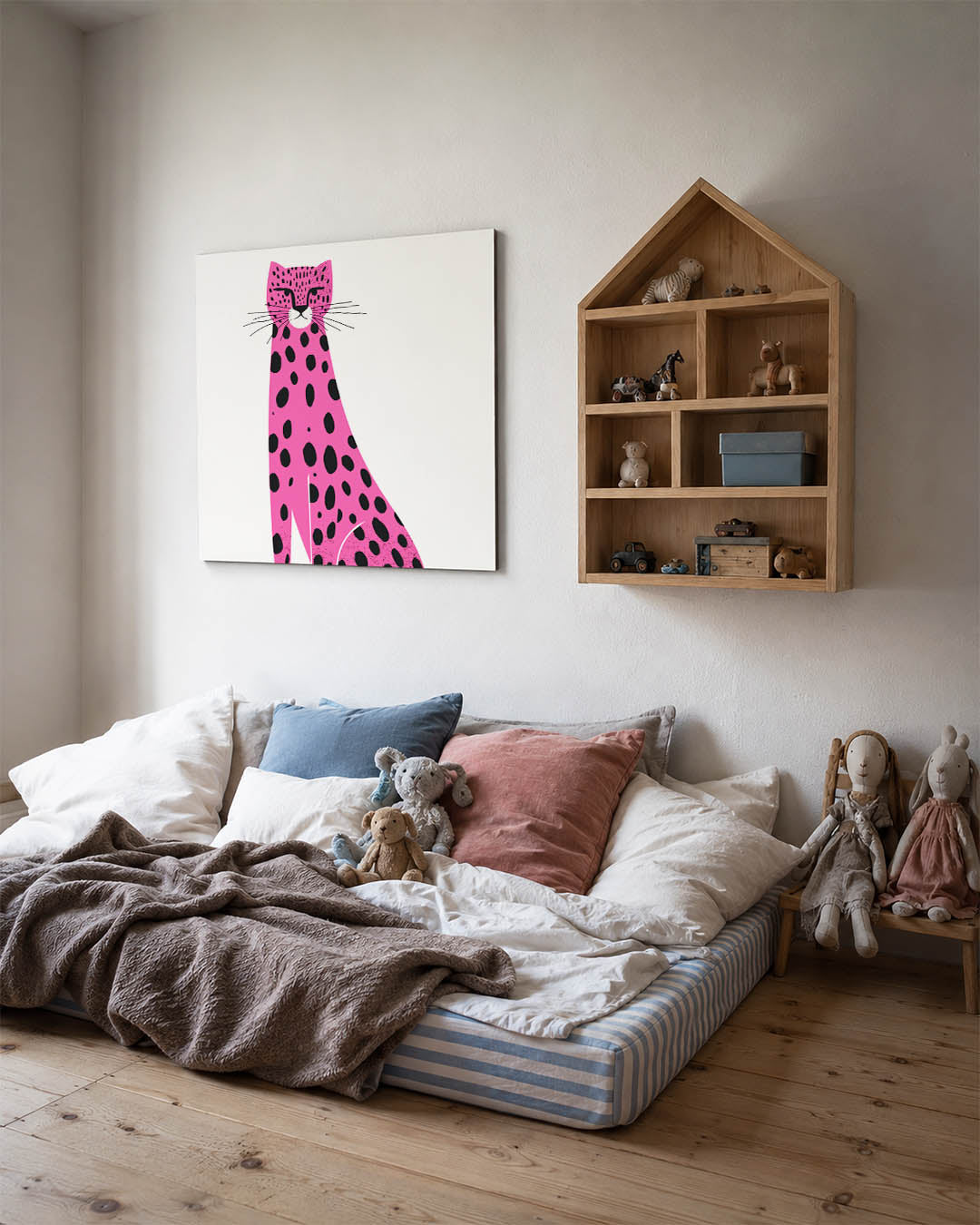 Luipaard illustratie kunstwerk – derde productweergave – dit werk toont een luipaard met zwarte stippen op een roze