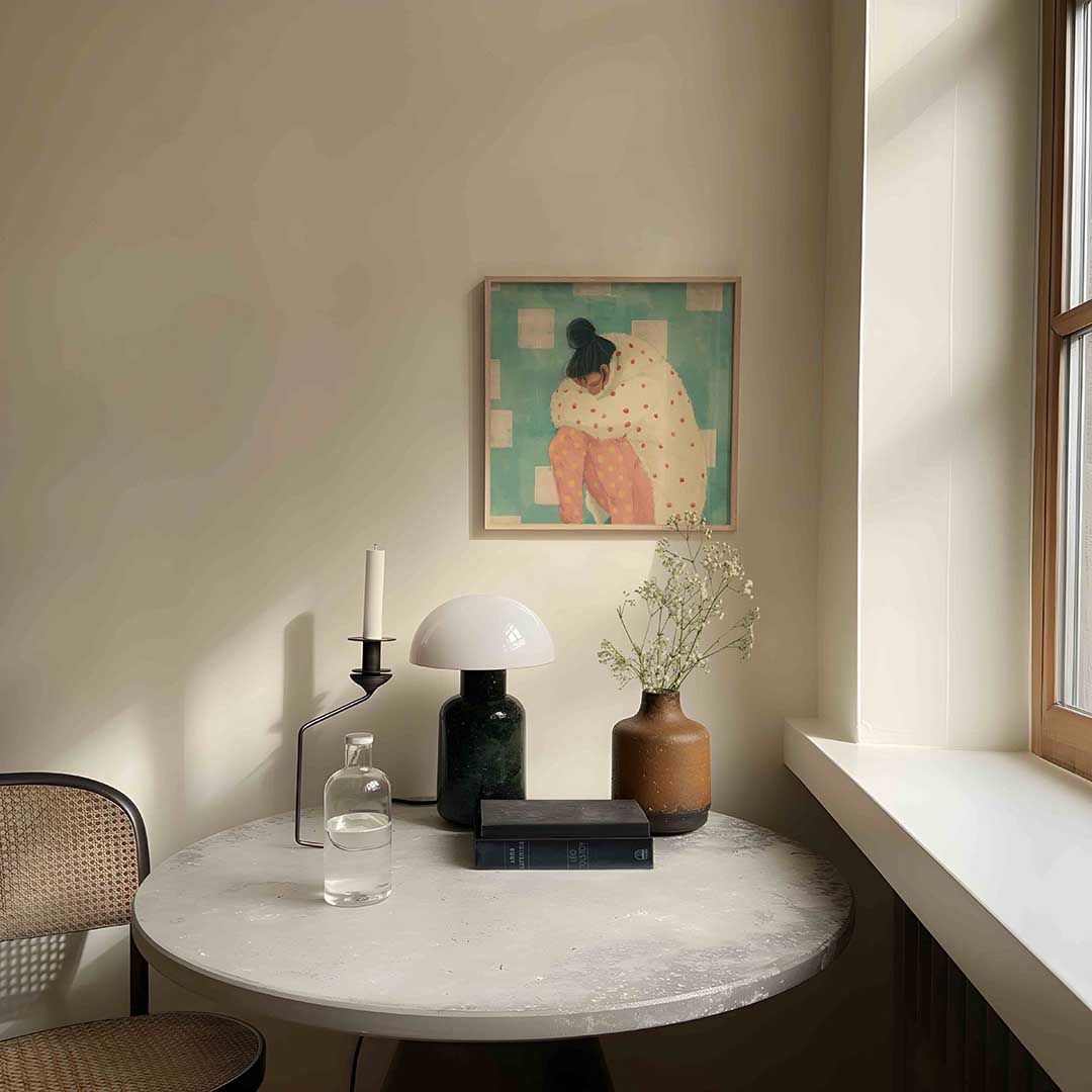 Vrouw in stippenjas – moderne wandkunst als vierkante poster