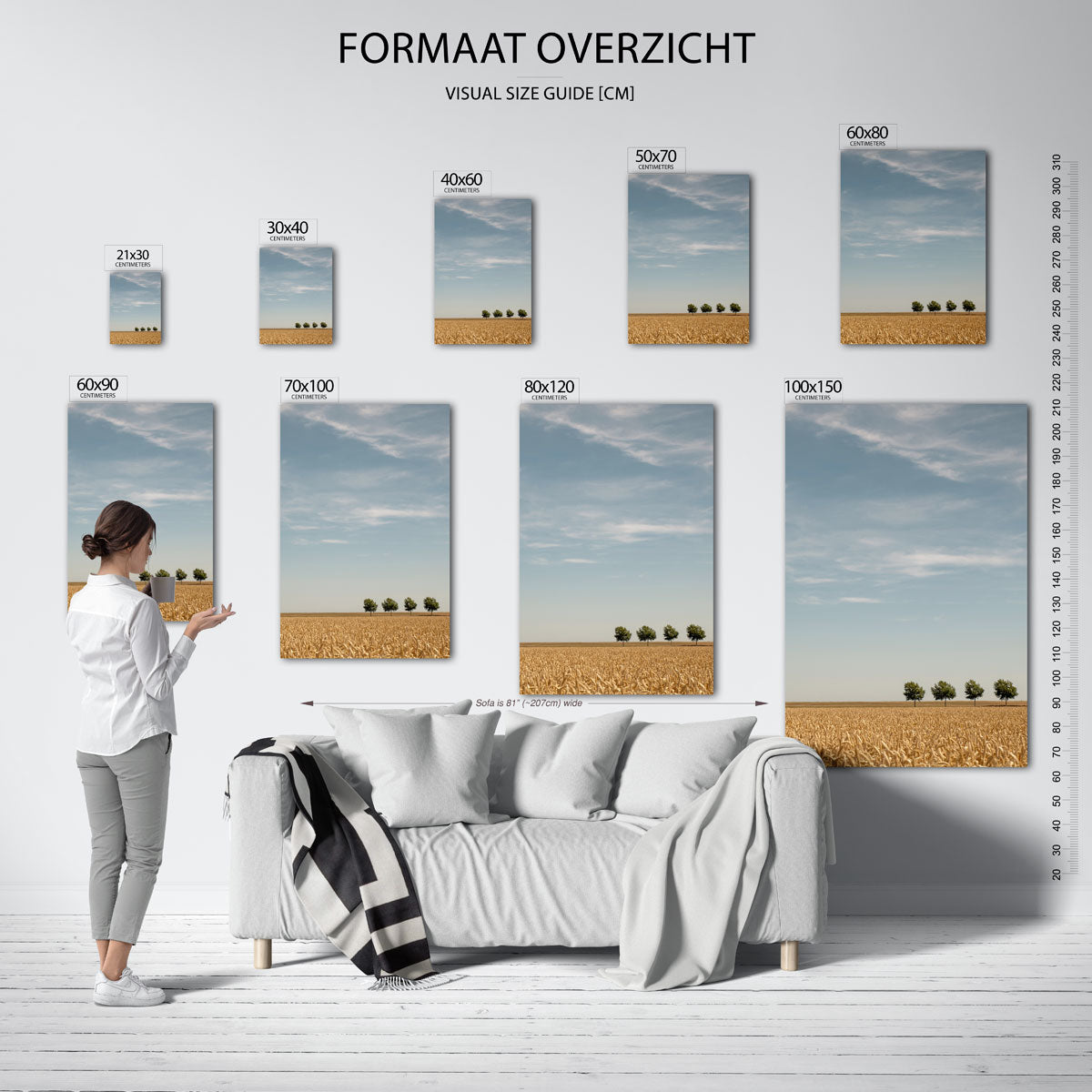 Rustig landschap poster – sfeerbeeld – een uitgestrekt veld met gouden graan en vier bomen aan de horizon onder een blauwe