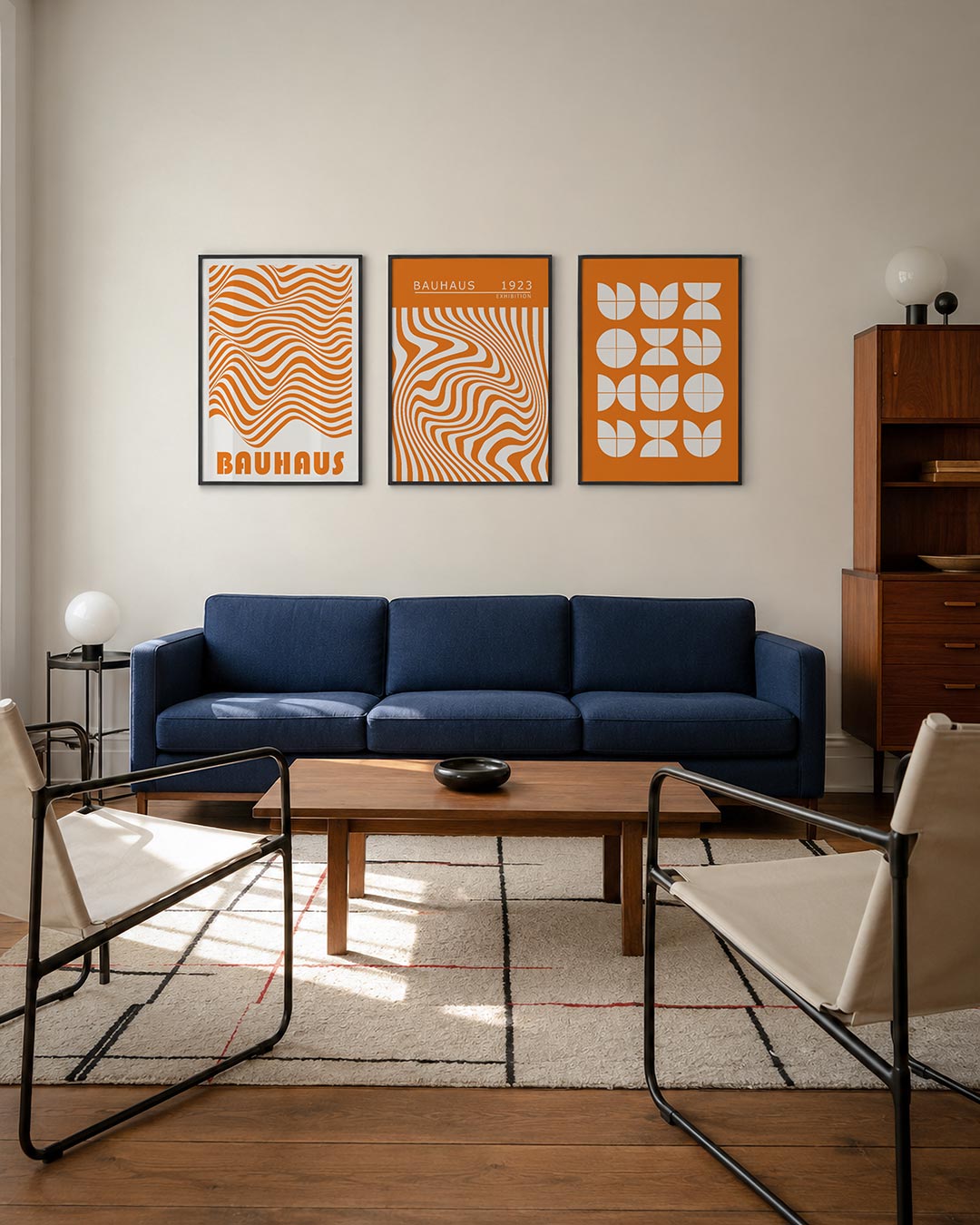 Golvend lijnenspel driedelige posterset – deze posterset in drie delen toont een dynamisch spel van golvende oranje lijnen op