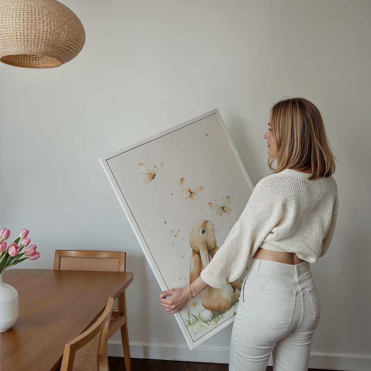 Dromerige Konijn en Vlinders – kids poster als vrolijke staande wanddecoratie