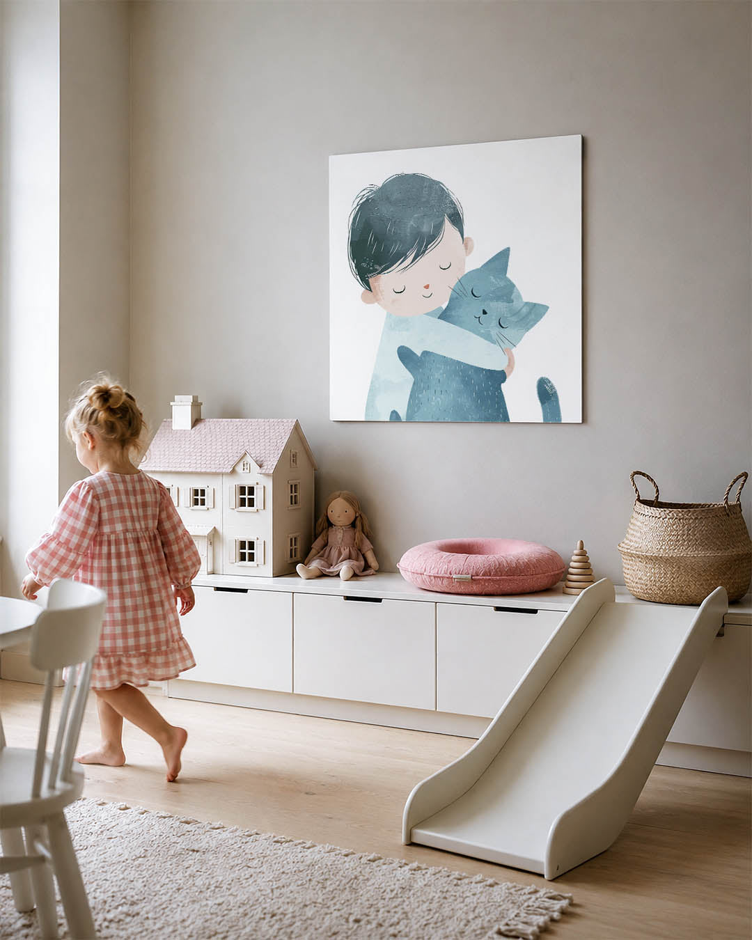 Kind met kat kunstwerk – tweede productweergave – een kind omarmt liefdevol een kat. De zachte kleuren en eenvoudige lijnen