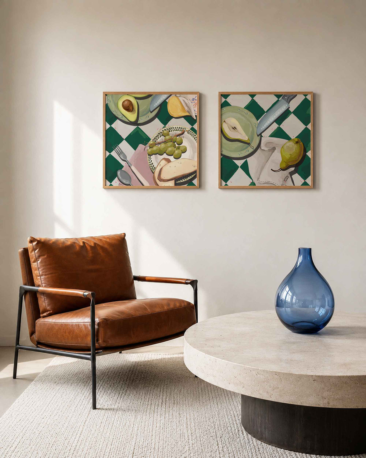 Interieurpresentatie van een tweedelige vierkante posterset met fruit en servies