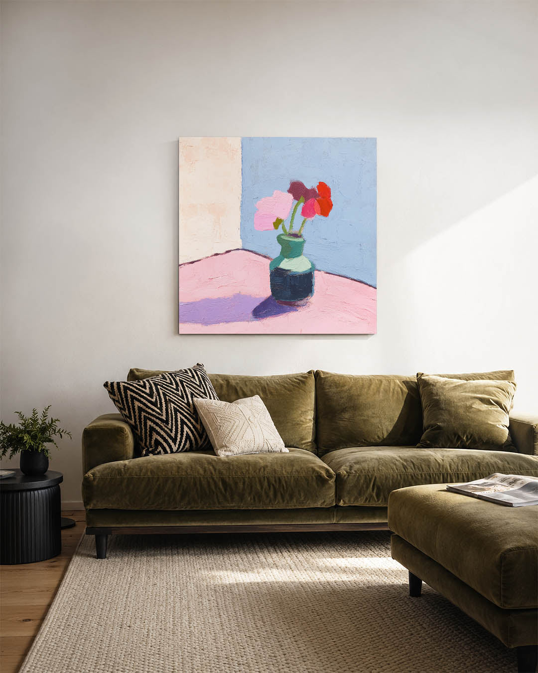 Vaas met bloemen kunstwerk – sfeerbeeld – dit werk toont een vaas met kleurrijke bloemen tegen een eenvoudige achtergrond. De