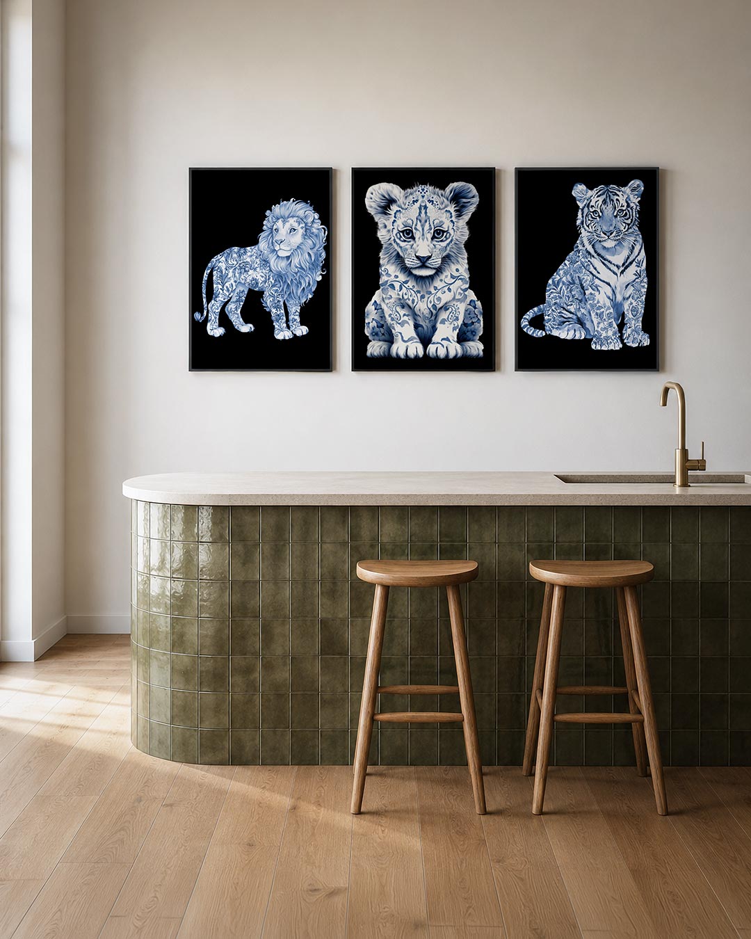 Blauwe leeuw patronen posterset – tweede productweergave – een sierlijke leeuw met gedetailleerde blauwe