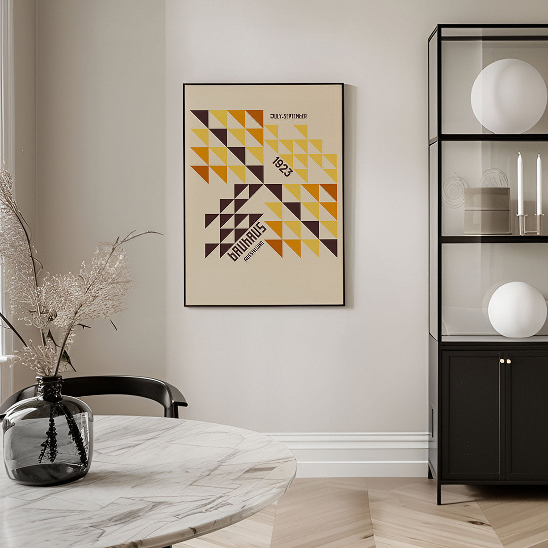 Driehoekige vlakverdeling – geometrische Bauhaus poster in staand formaat