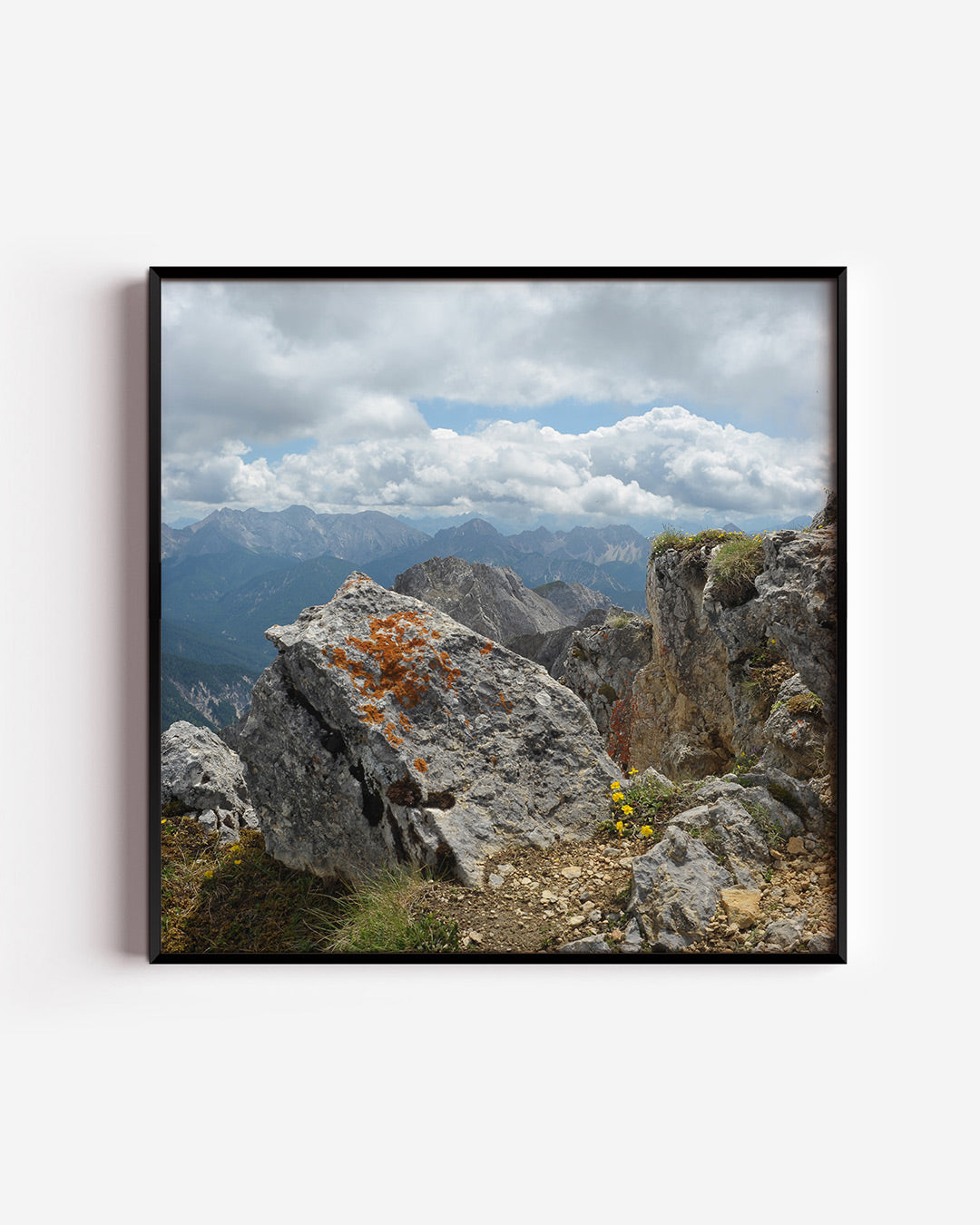 Rotsachtige berglandschap poster – vierkante wanddecoratie – een indrukwekkend berglandschap met ruige rotsen en een