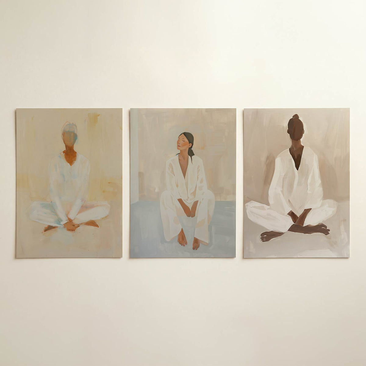 Zachte kleurvlakken posterset – detailweergave – een serene compositie met zachte beige en witte tinten