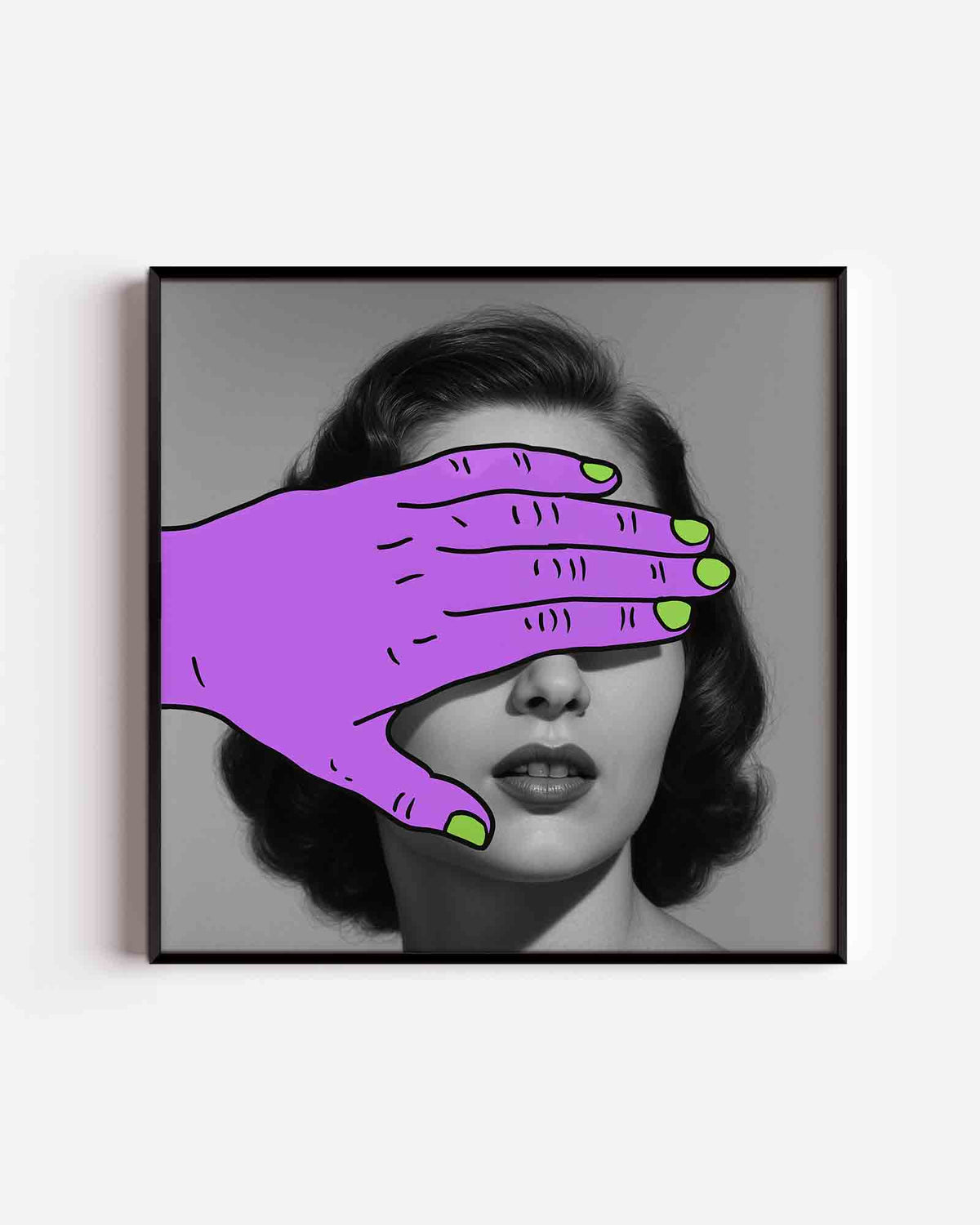 Paarse hand over gezicht – Pop Art vierkante poster als wanddecoratie