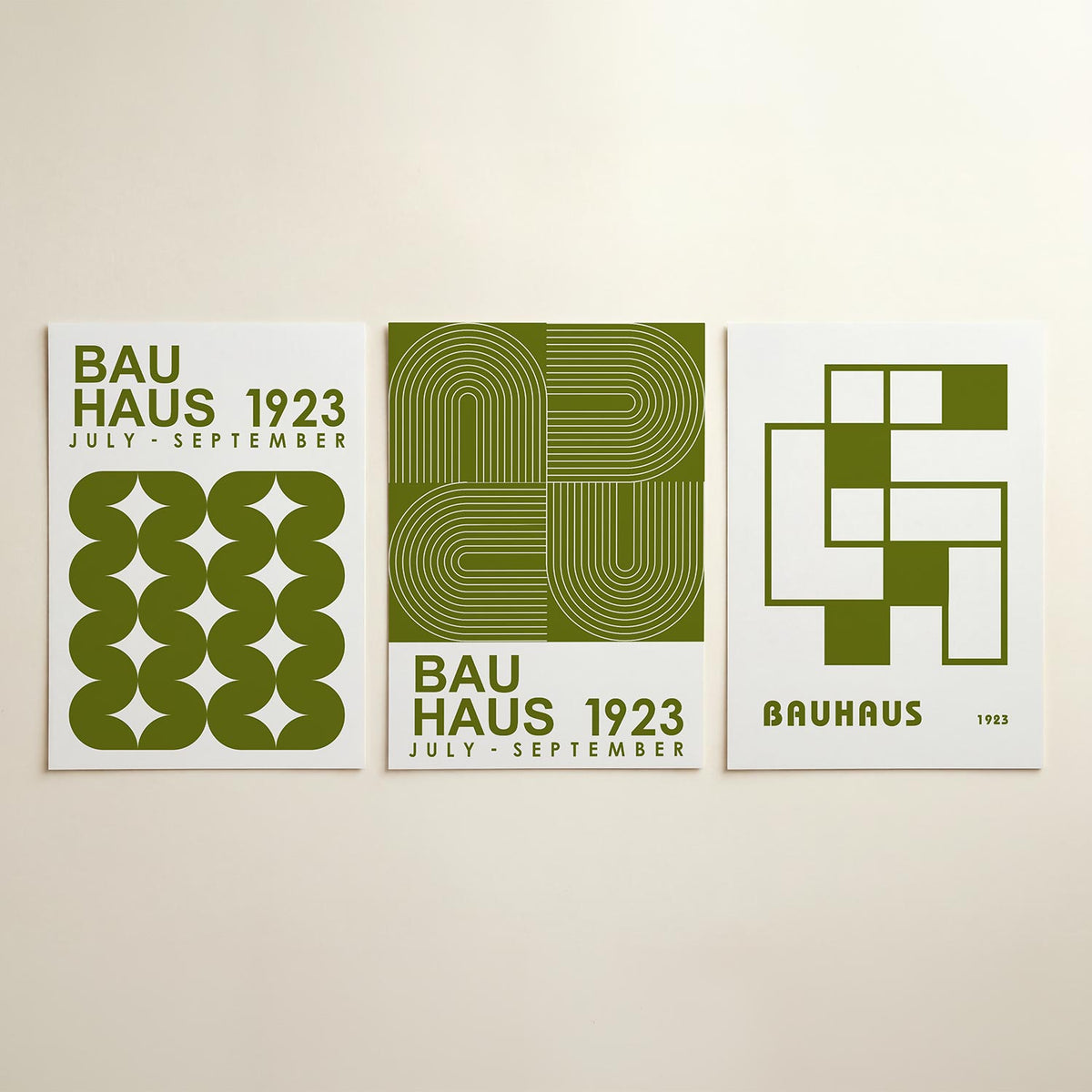 Vorm en ritme posterset – detailweergave – deze posterset in drie delen toont een speelse ordening van olijfgroene halve