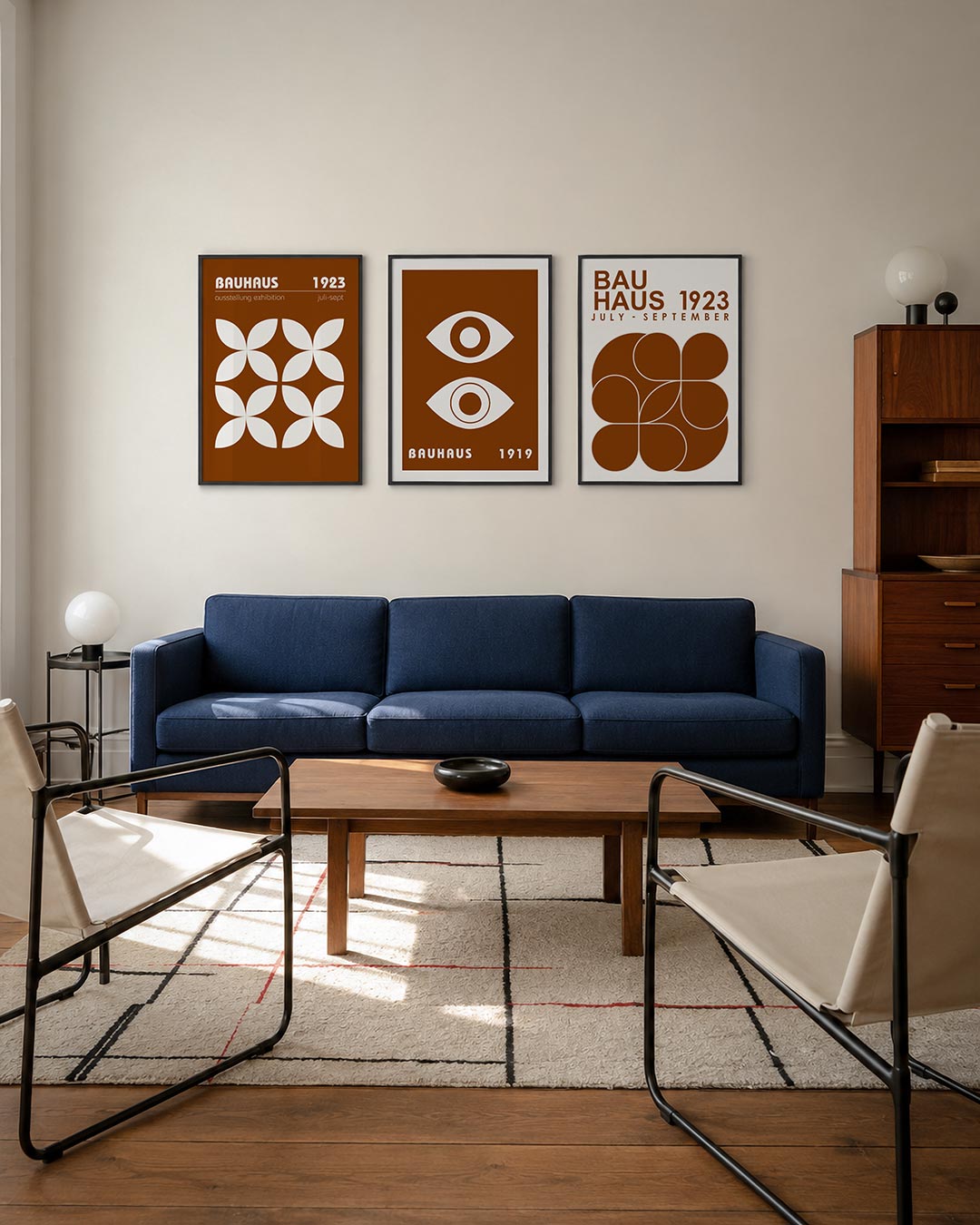 Vormen en vlinders driedelige posterset – deze posterset in drie delen toont een ritmisch patroon van witte bloemachtige