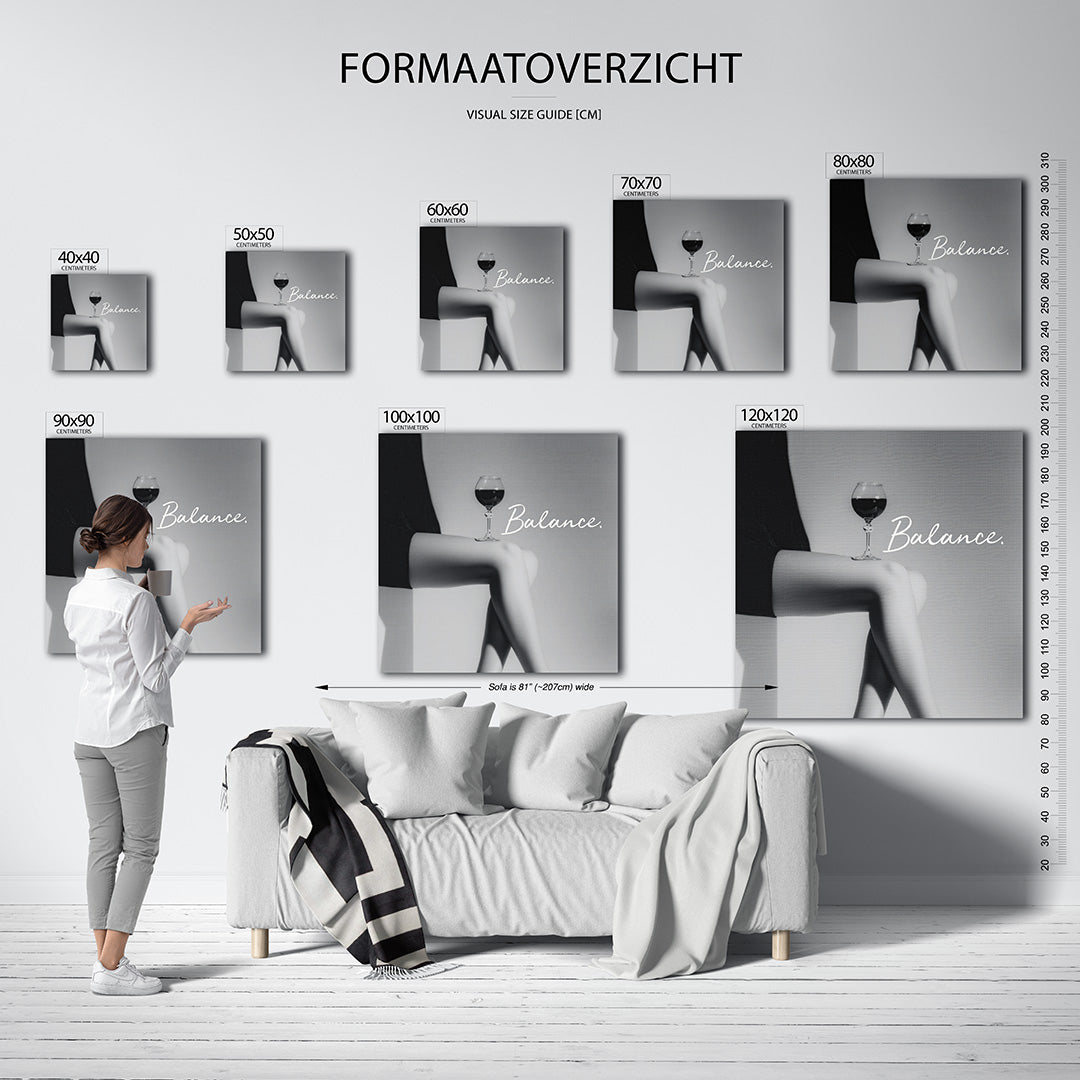 Elegante balans kunstwerk – sfeerbeeld – dit kunstwerk toont een glas wijn op een gekruiste been, met het woord 'Balance' in