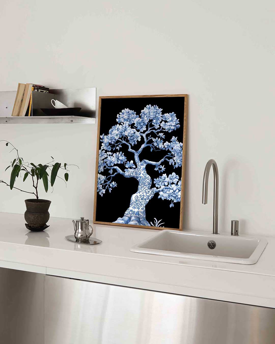 Bloeiende boom – blauw-witte poster in staand formaat