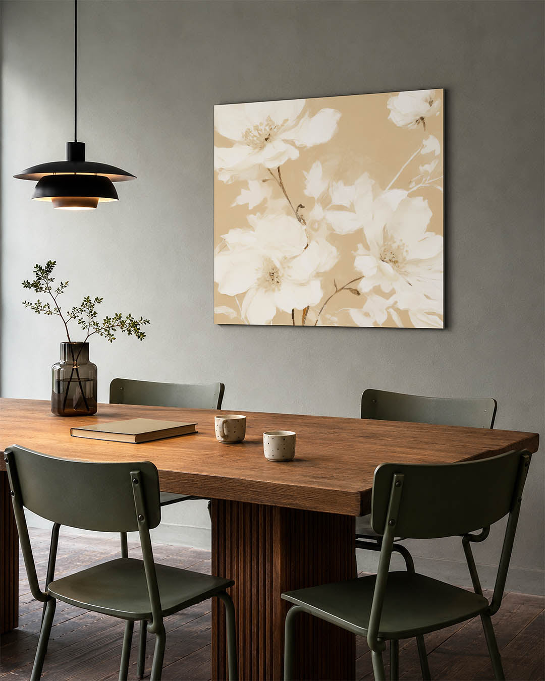 Bloemen op beige kunstwerk – tweede productweergave – dit werk toont delicate bloemen in zachte tinten tegen een beige